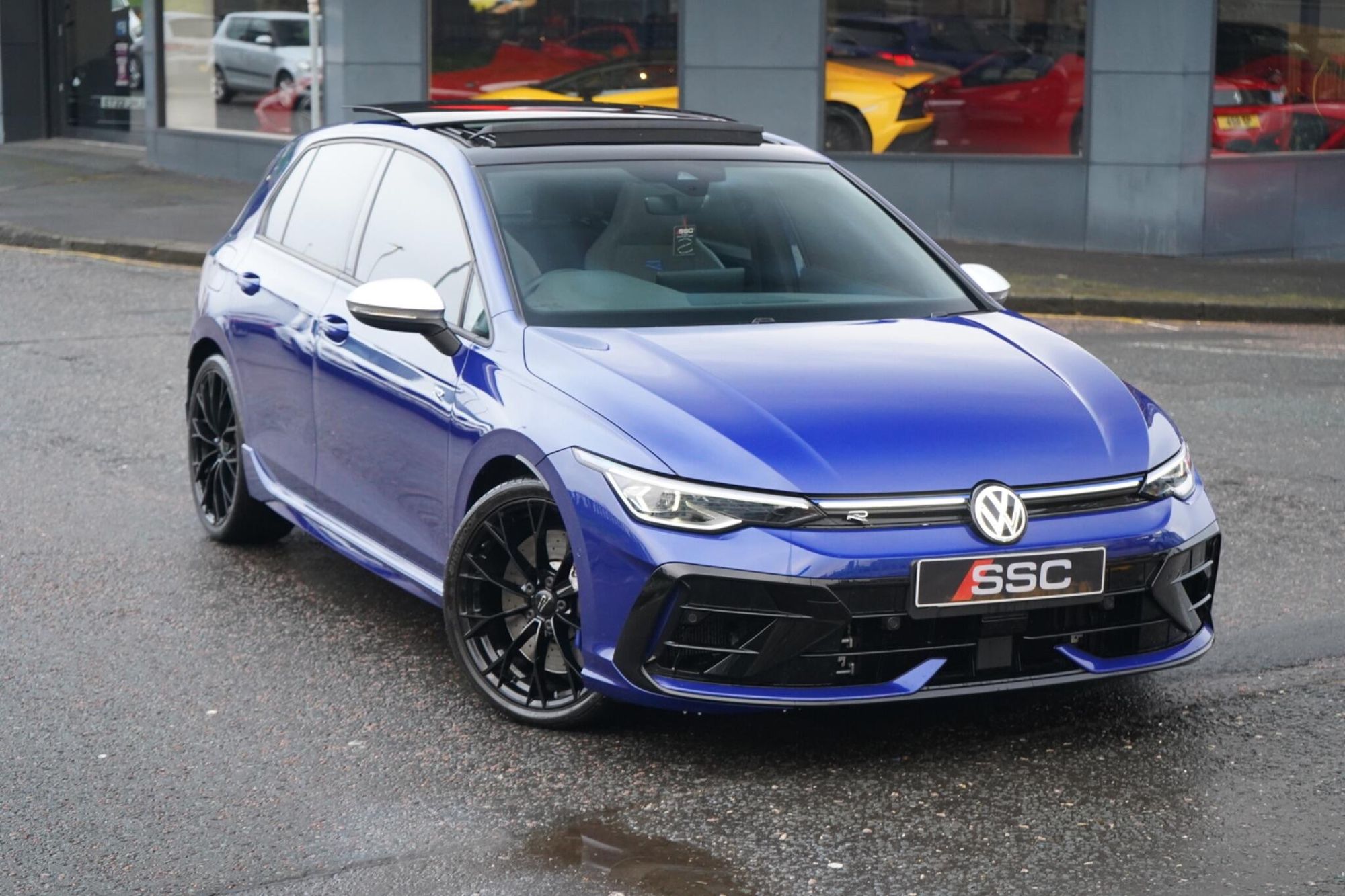 VOLKSWAGEN GOLF HATCHBACK 2.0 TSI 333 R 4Motion 5dr DSG for sale UK - Slide 4