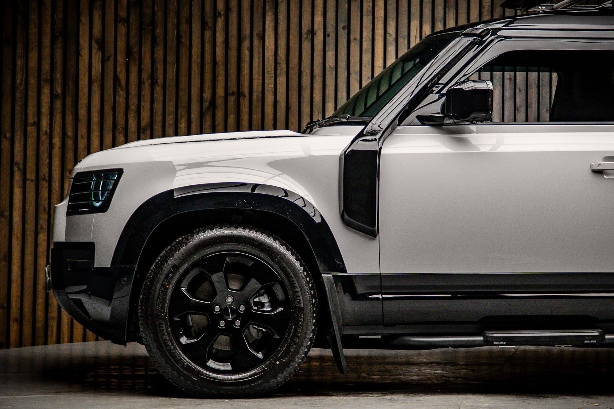 LAND ROVER DEFENDER DIESEL ESTATE 3.0 D250 X-Dynamic SE 90 3dr Auto for sale UK - Slide 9