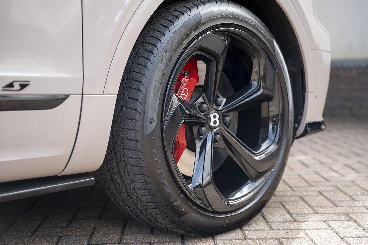 BENTLEY BENTAYGA ESTATE 4.0 V8 S 5dr Auto for sale UK - Slide 6