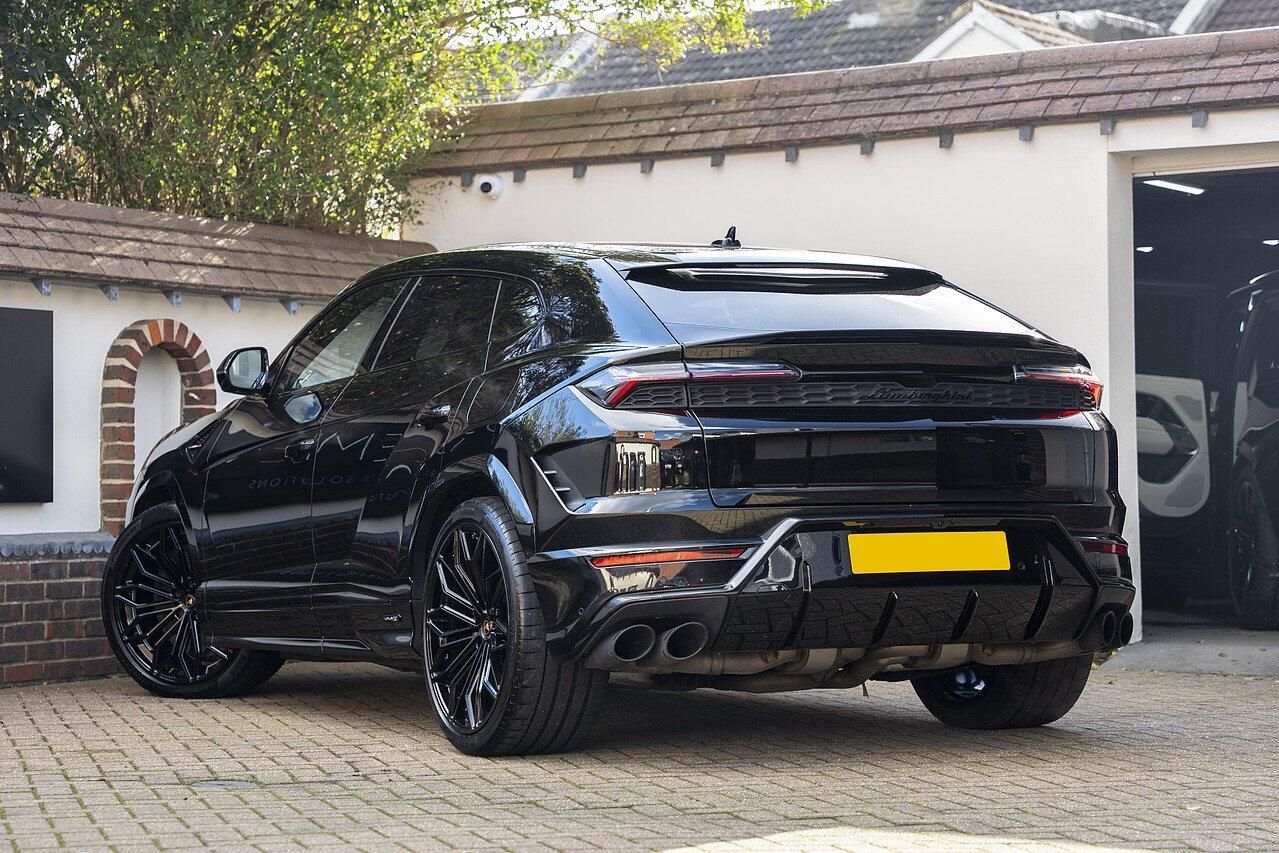 LAMBORGHINI URUS ESTATE 4.0T 25.9kWh Plug-in Hybrid FSI V8 5dr Auto for sale UK - Slide 4