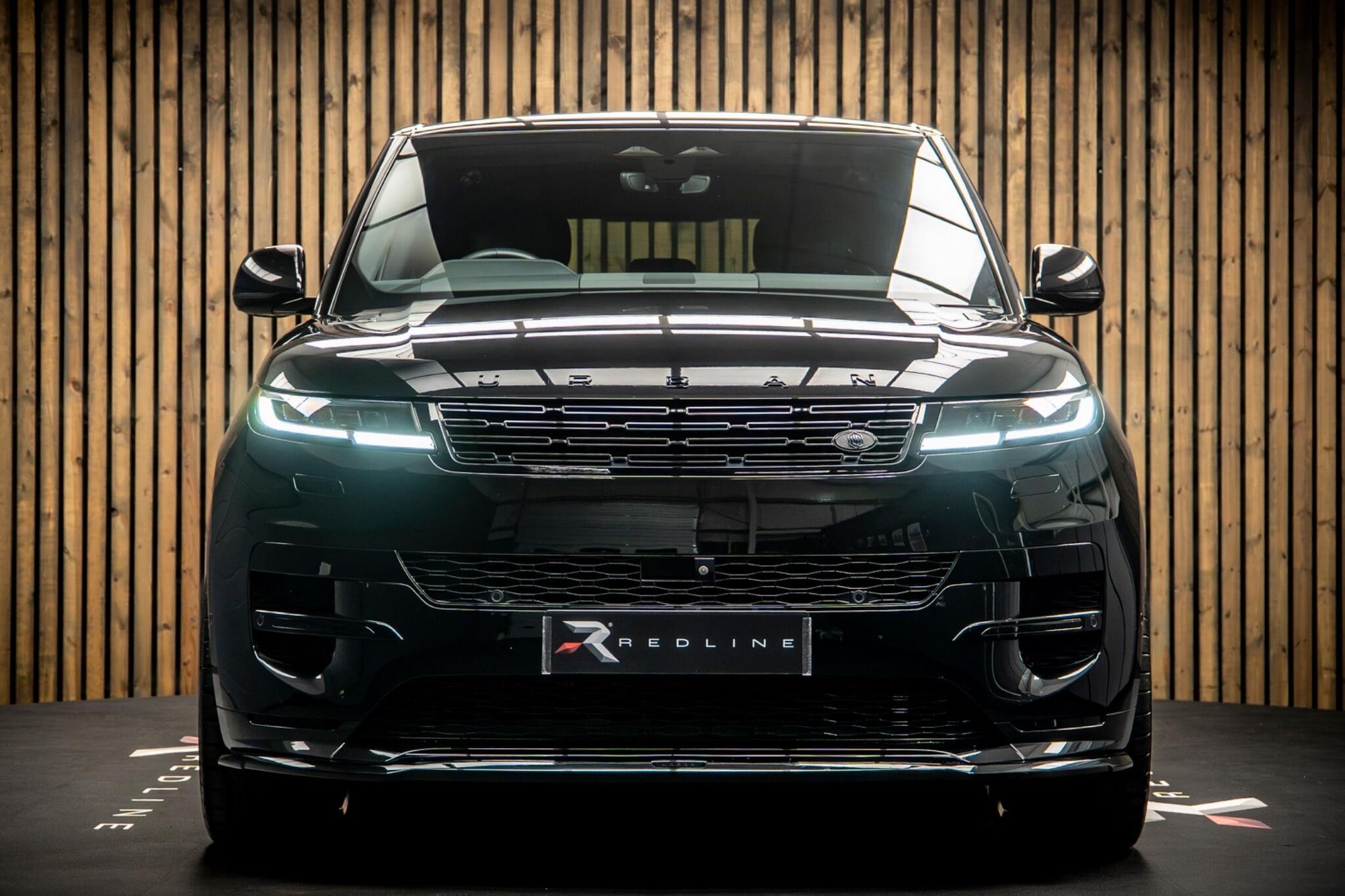 LAND ROVER RANGE ROVER SPORT DIESEL ESTATE 3.0 D300 Dynamic SE 5dr Auto for sale UK - Slide 5