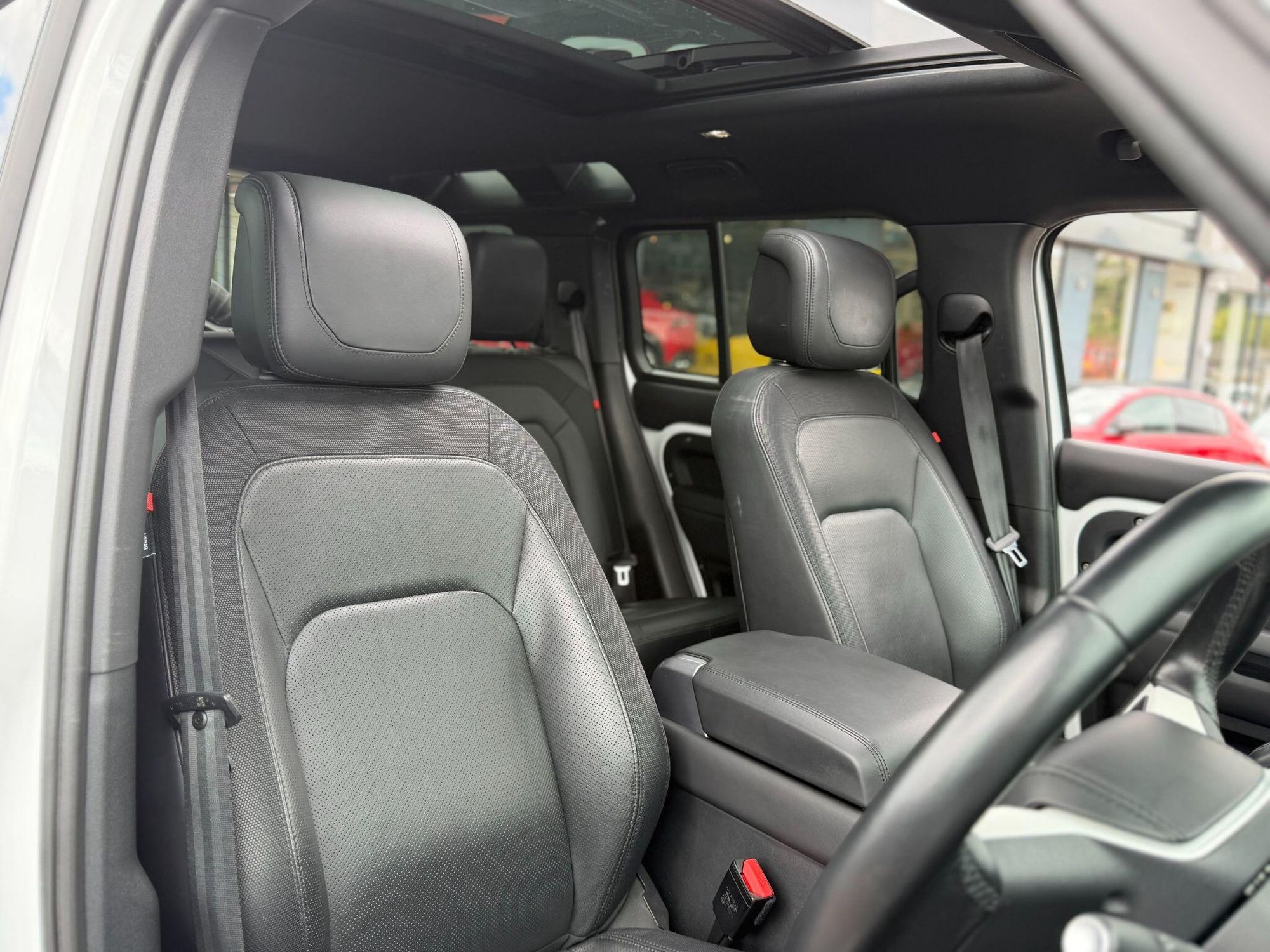 LAND ROVER DEFENDER DIESEL ESTATE 3.0 D250 X-Dynamic HSE 110 5dr Auto for sale UK - Slide 3