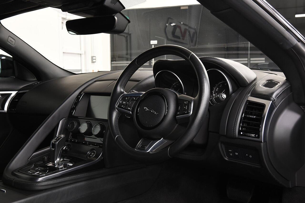 JAGUAR F-TYPE COUPE 5.0 Supercharged V8 R 2dr Auto AWD for sale UK - Slide 5