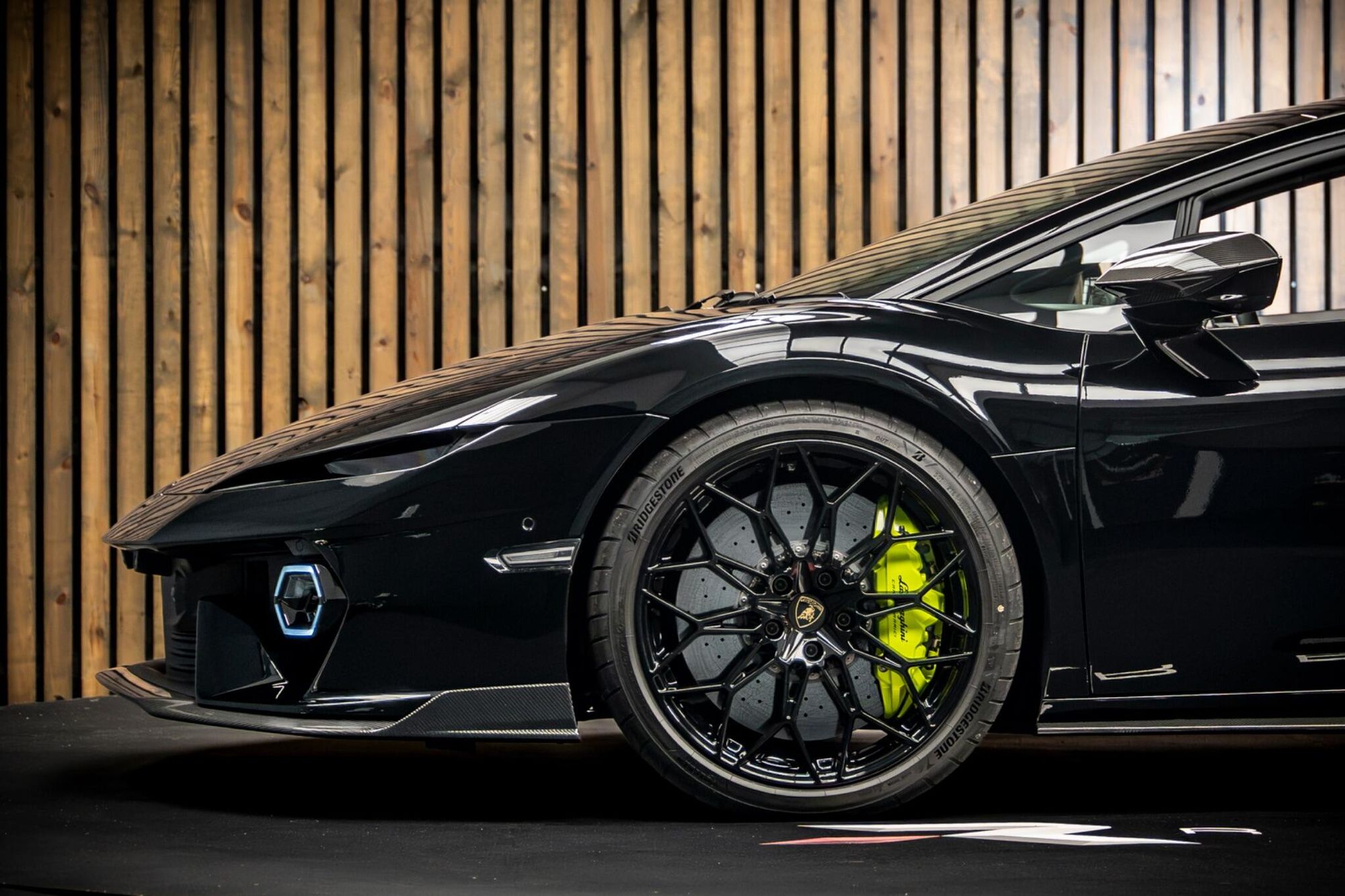 LAMBORGHINI TEMERARIO COUPE 4.0T V8 PHEV 2dr Auto for sale UK - Slide 9
