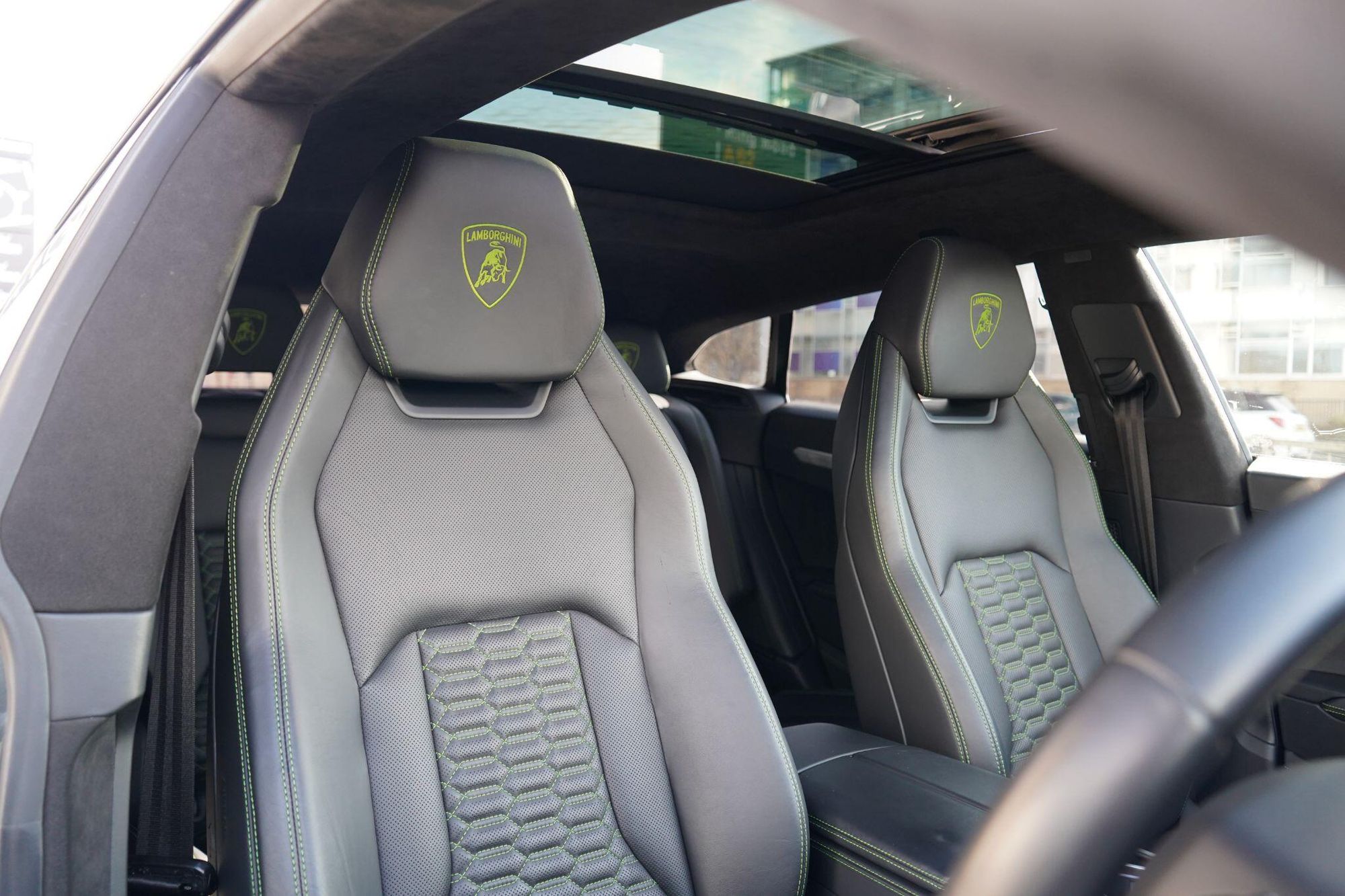 LAMBORGHINI URUS ESTATE 4.0T FSI V8 5dr Auto for sale UK - Slide 3