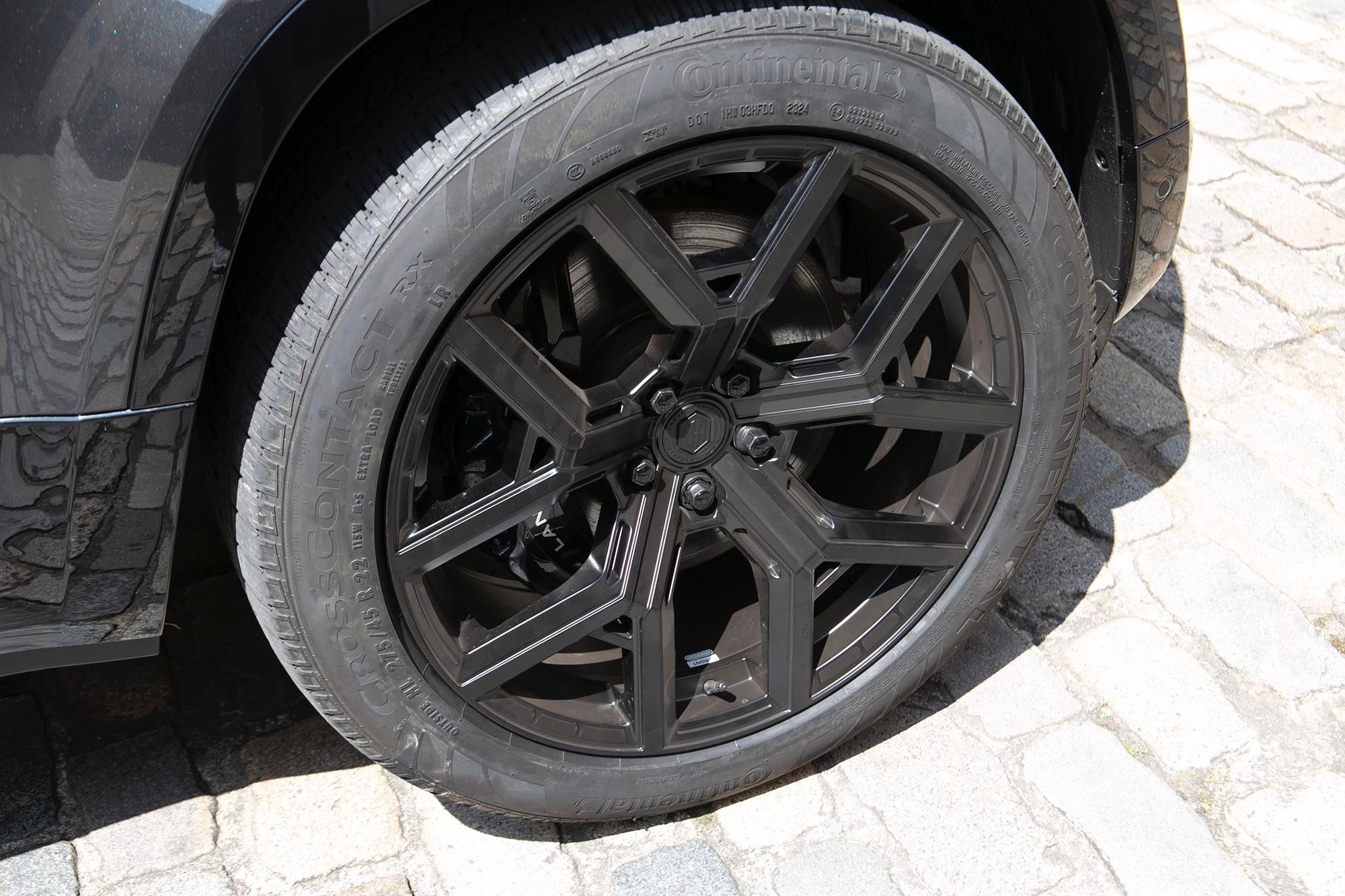 LAND ROVER DEFENDER ESTATE 5.0 P525 V8 110 5dr Auto for sale UK - Slide 9