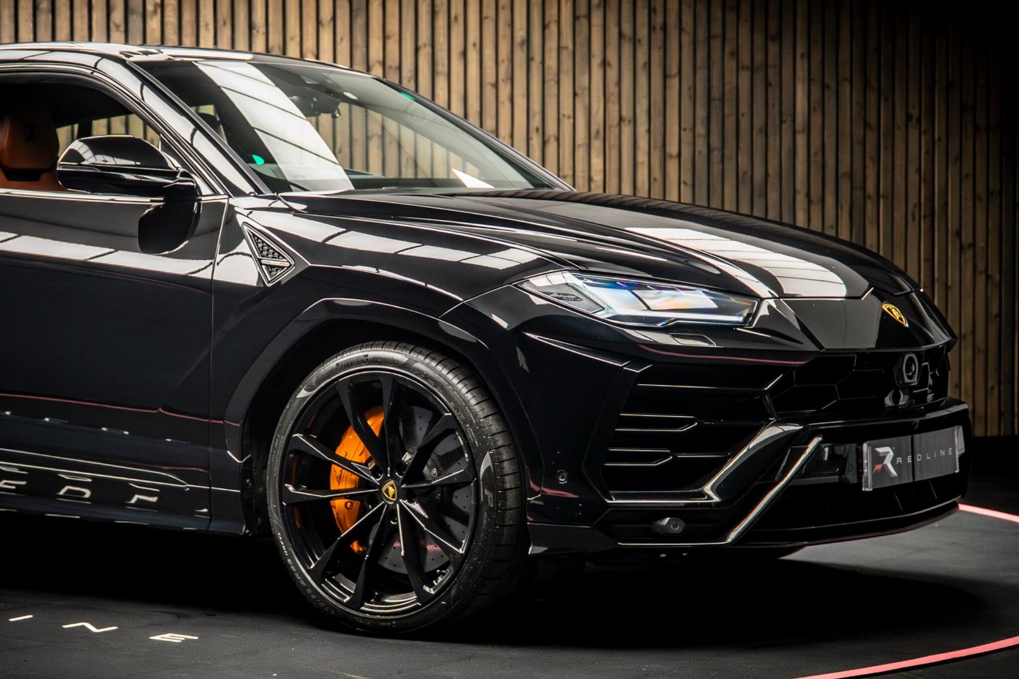 LAMBORGHINI URUS ESTATE 4.0T FSI V8 5dr Auto for sale UK - Slide 10