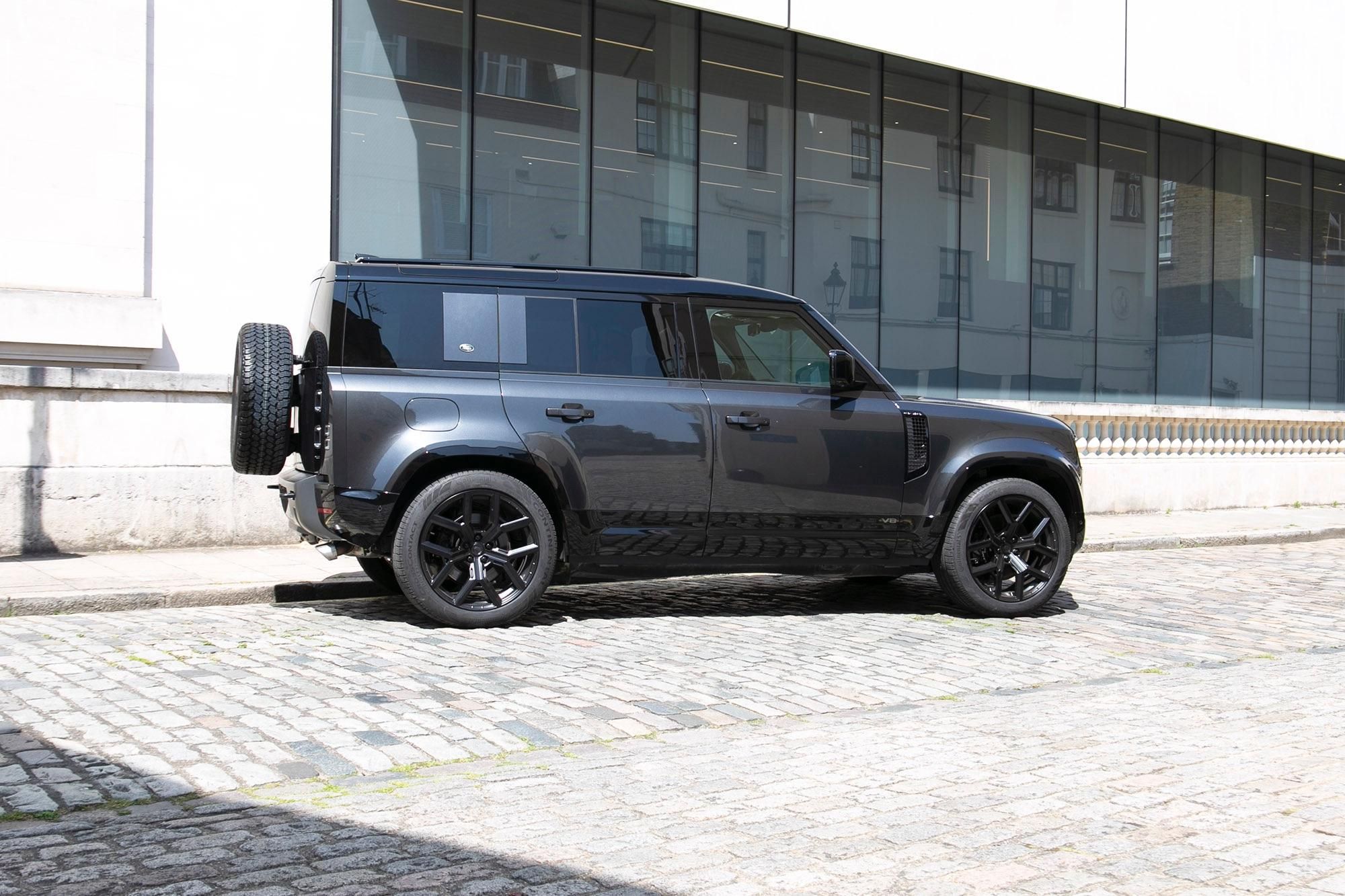 LAND ROVER DEFENDER ESTATE 5.0 P525 V8 110 5dr Auto for sale UK - Slide 7