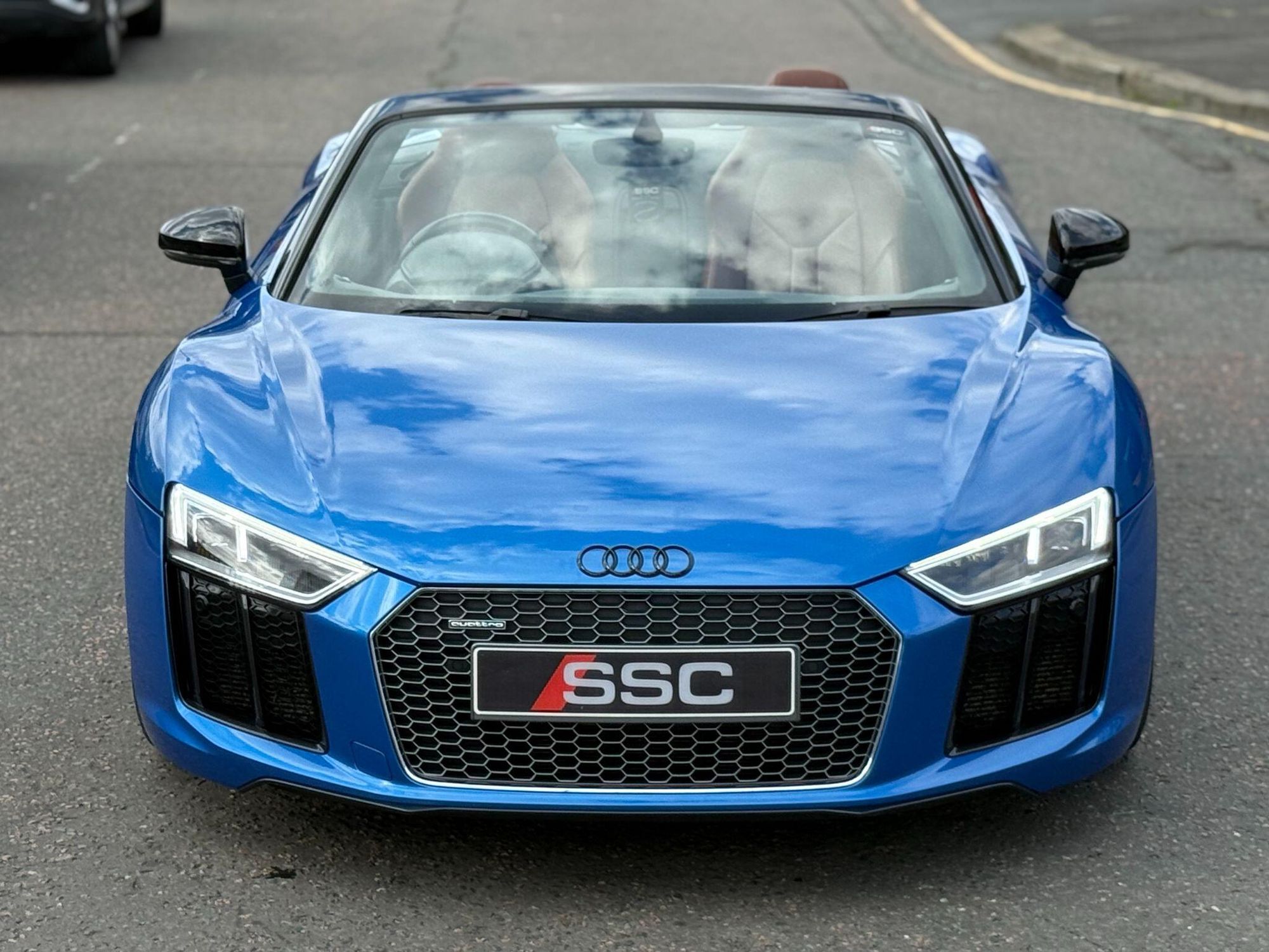 AUDI R8 SPYDER 5.2 FSI V10 Quattro 2dr S Tronic for sale UK - Slide 8
