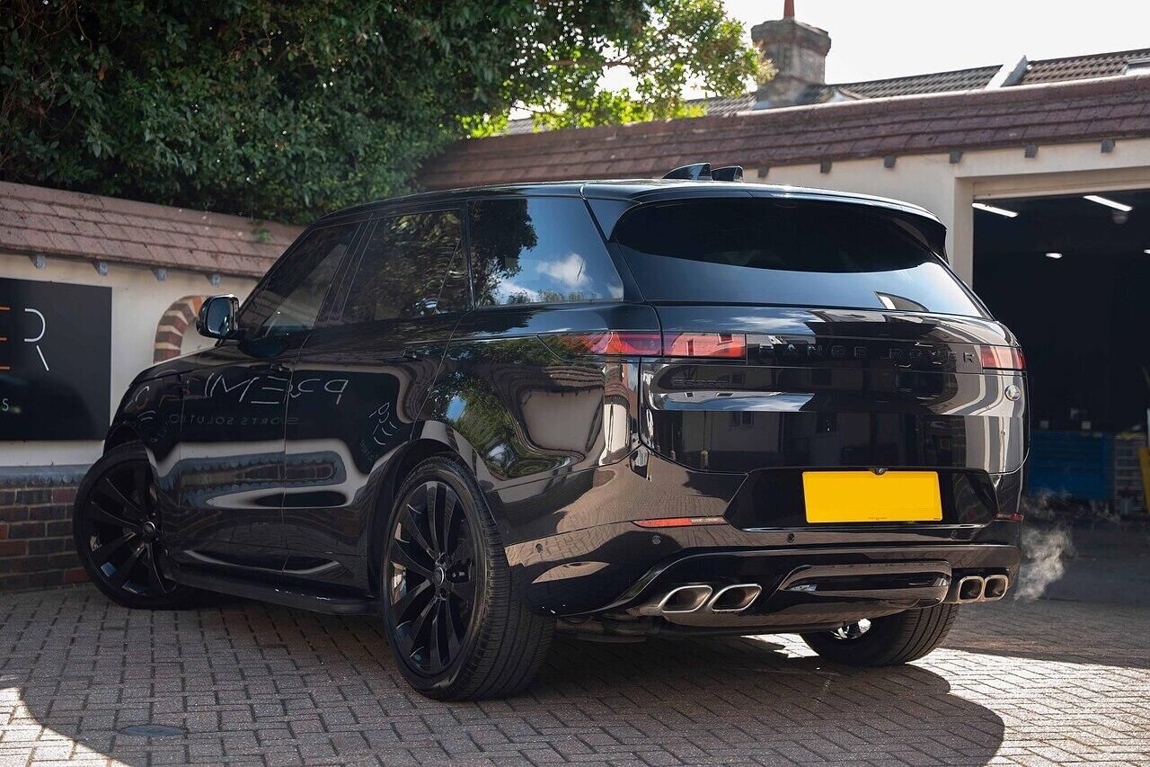 LAND ROVER RANGE ROVER SPORT ESTATE 4.4 P530 V8 First Edition 5dr Auto for sale UK - Slide 4