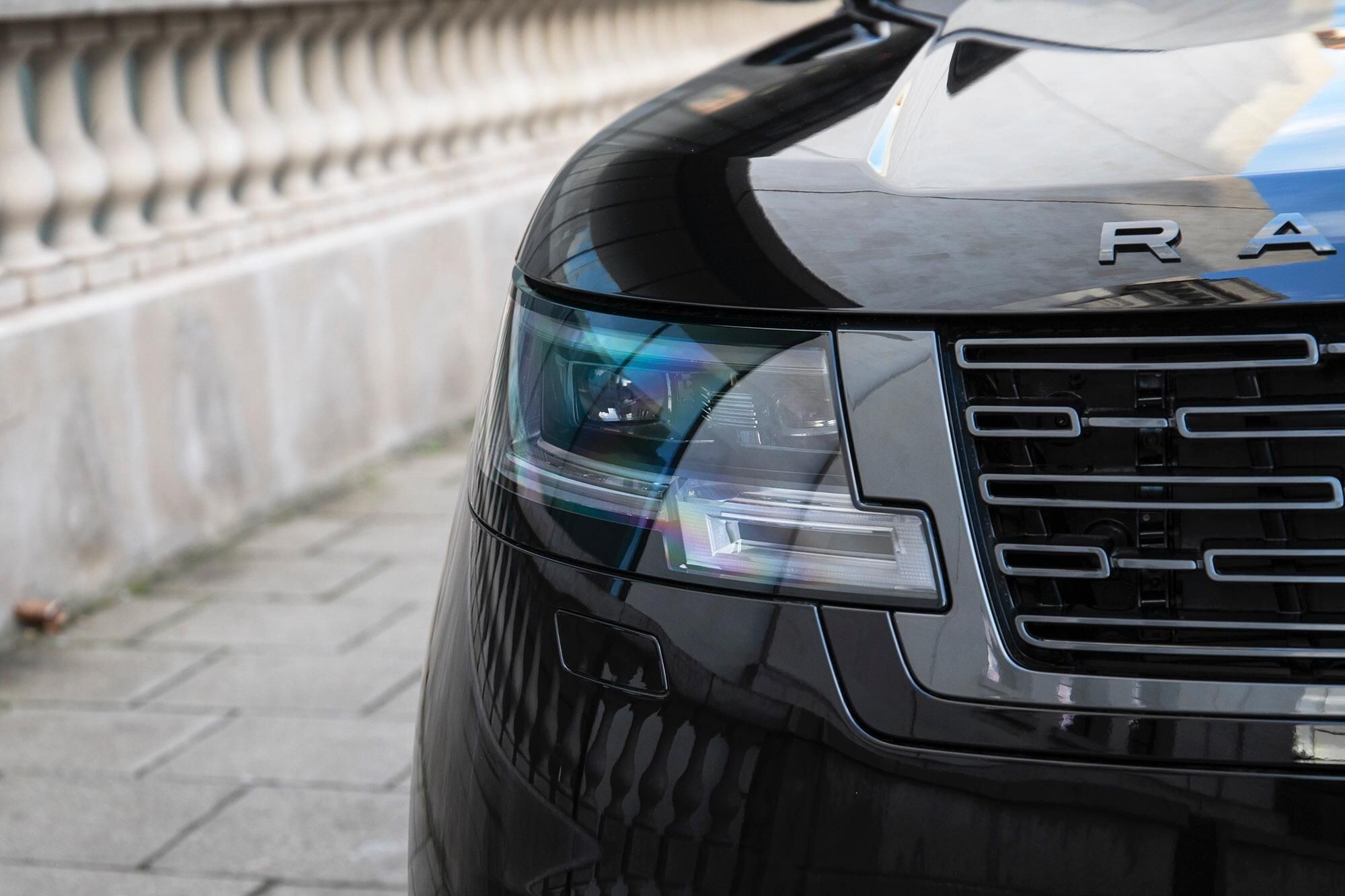 LAND ROVER RANGE ROVER ESTATE 4.4 P530 V8 Autobiography LWB 4dr Auto for sale UK - Slide 2