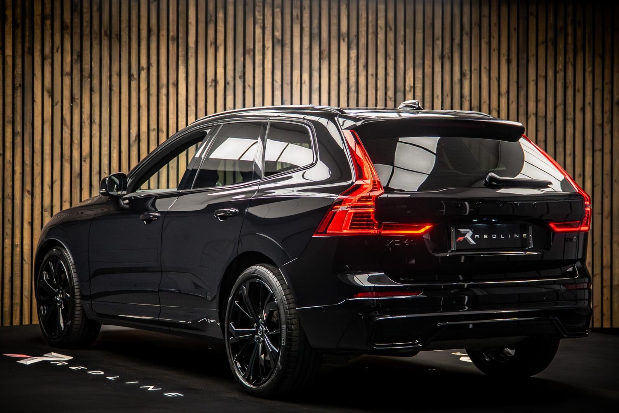 VOLVO XC60 ESTATE 2.0 B5P Ultimate Black Edition 5dr AWD Geartronic for sale UK - Slide 3