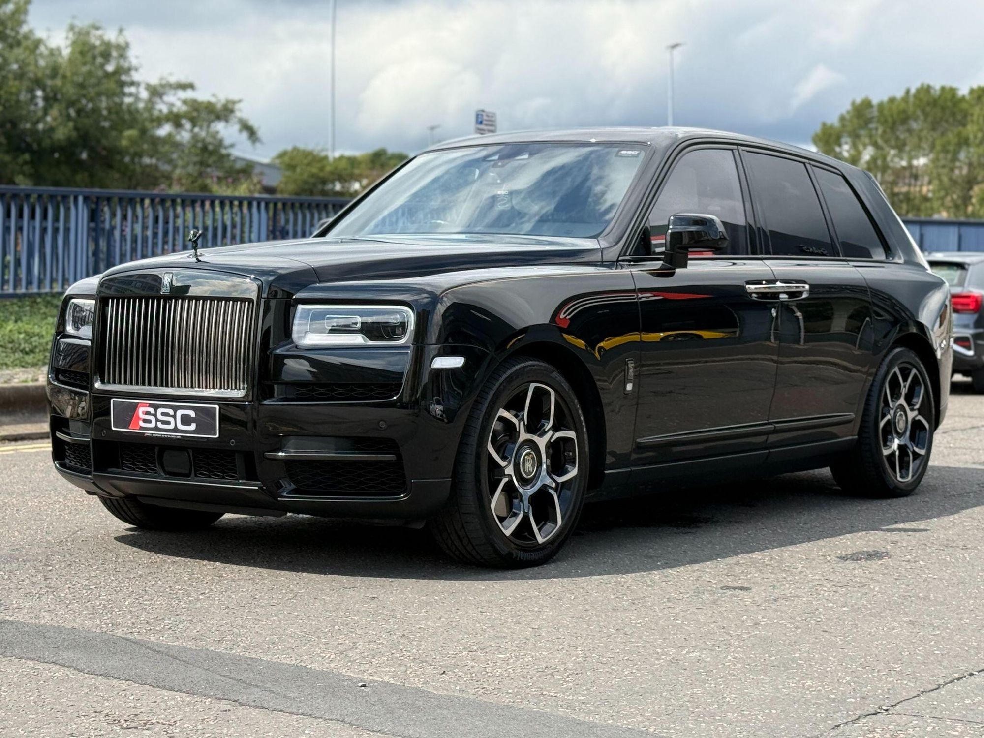 ROLLS-ROYCE CULLINAN ESTATE Black Badge 5dr Auto for sale UK - Slide 7