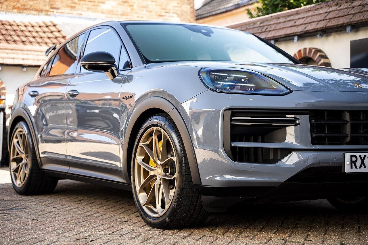 PORSCHE CAYENNE COUPE Turbo E-Hybrid 5dr Tiptronic S for sale UK - Slide 6