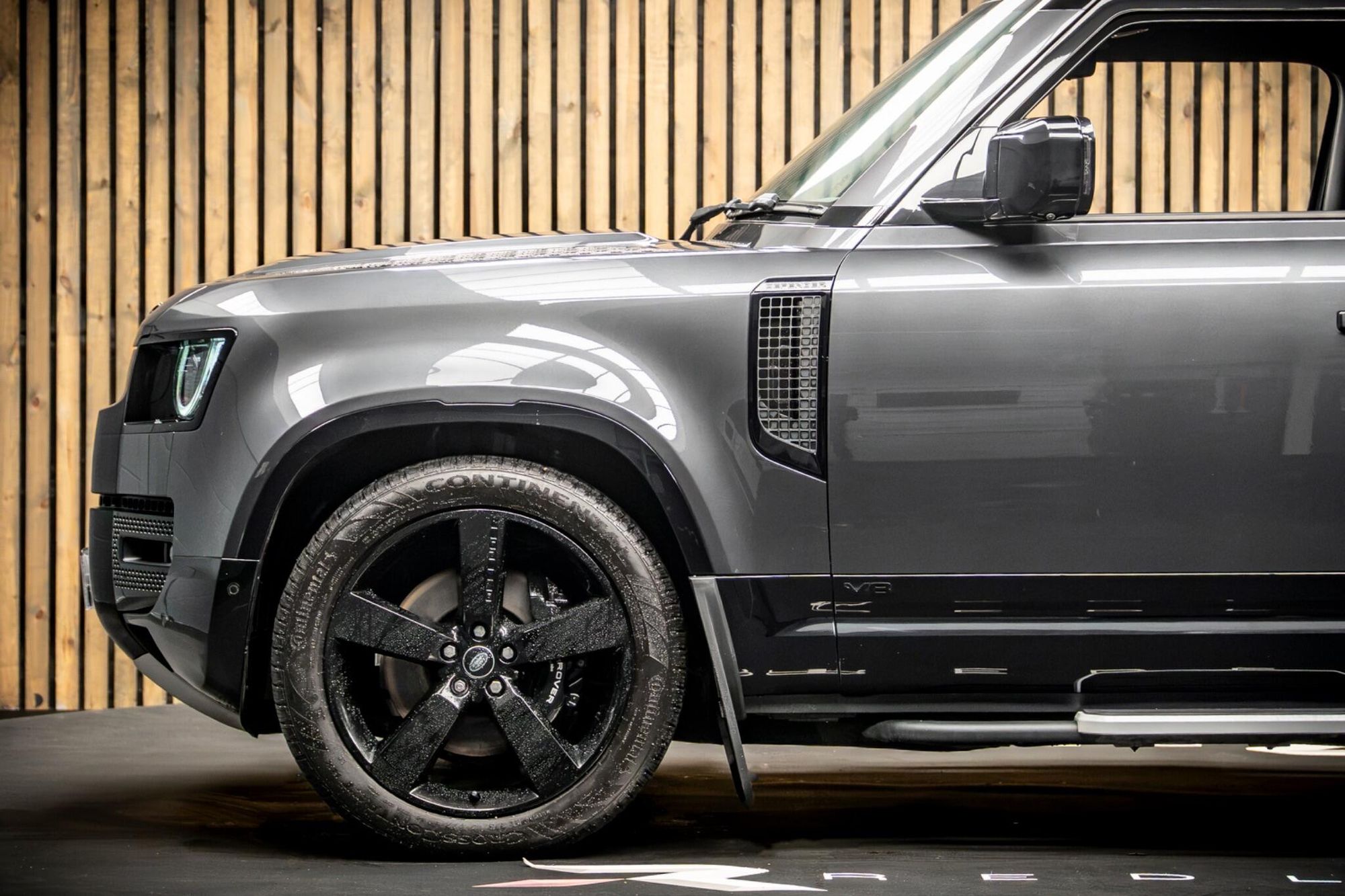 LAND ROVER DEFENDER ESTATE 5.0 P525 V8 90 3dr Auto for sale UK - Slide 9