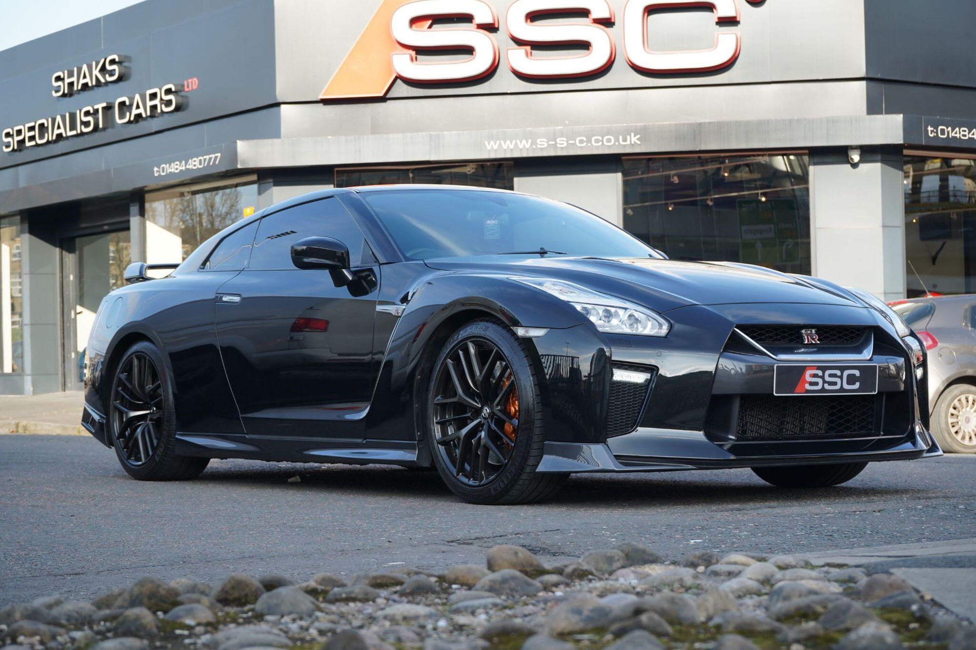 NISSAN GT-R COUPE 3.8 Prestige 2dr Auto for sale UK - Slide 4