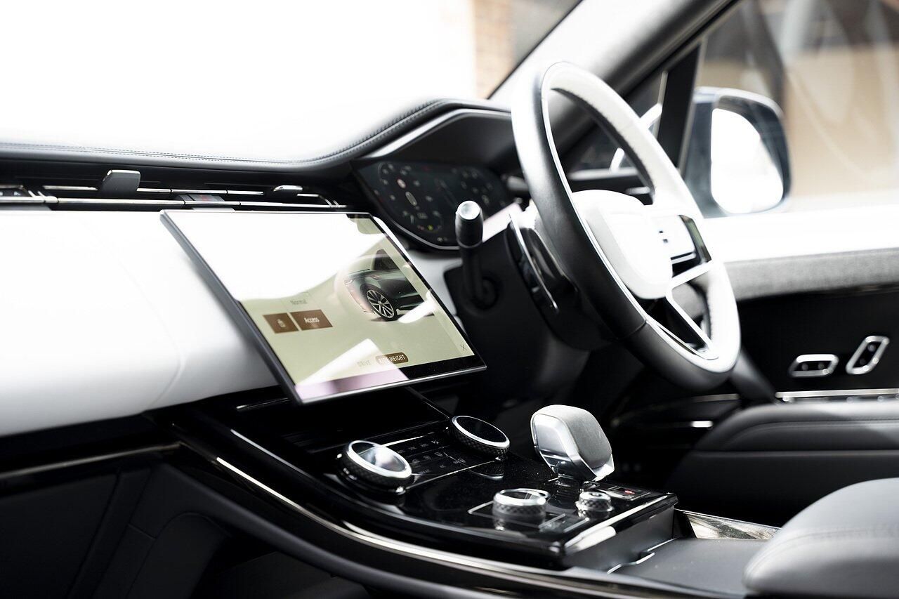 LAND ROVER RANGE ROVER SPORT ESTATE 3.0 P400 Autobiography 5dr Auto for sale UK - Slide 8