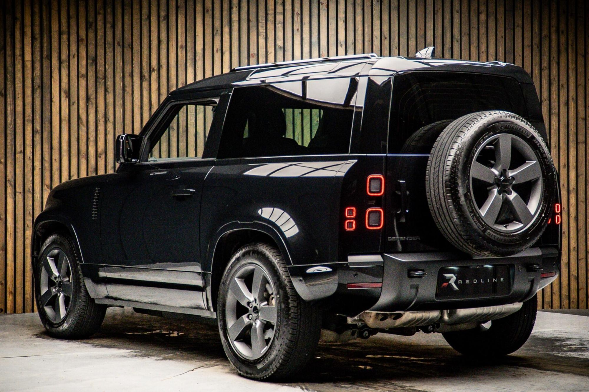 LAND ROVER DEFENDER DIESEL ESTATE 3.0 D250 X-Dynamic SE 90 3dr Auto for sale UK - Slide 3