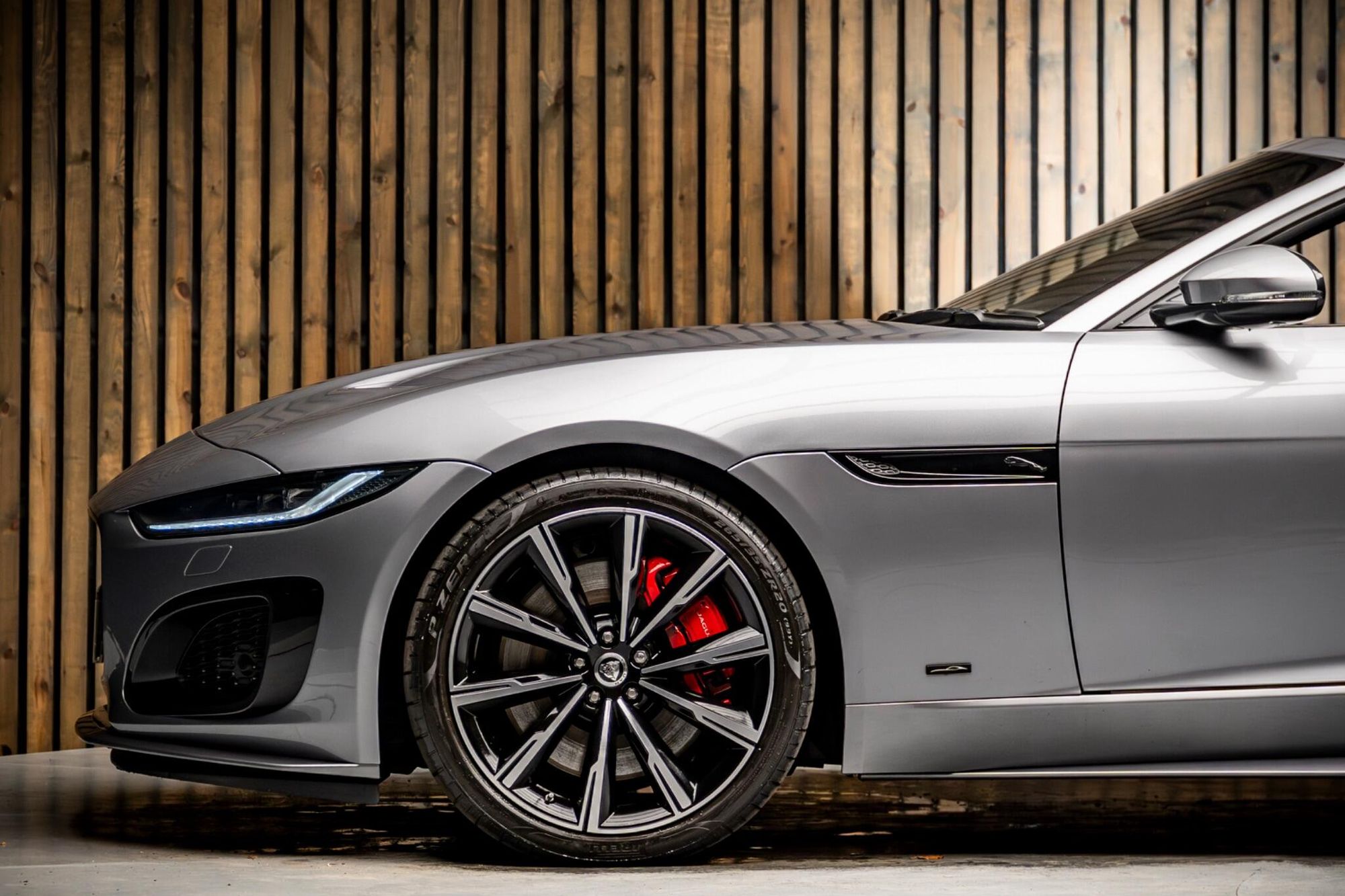 JAGUAR F-TYPE CONVERTIBLE 5.0 P575 Supercharged V8 R 75 2dr Auto AWD for sale UK - Slide 9