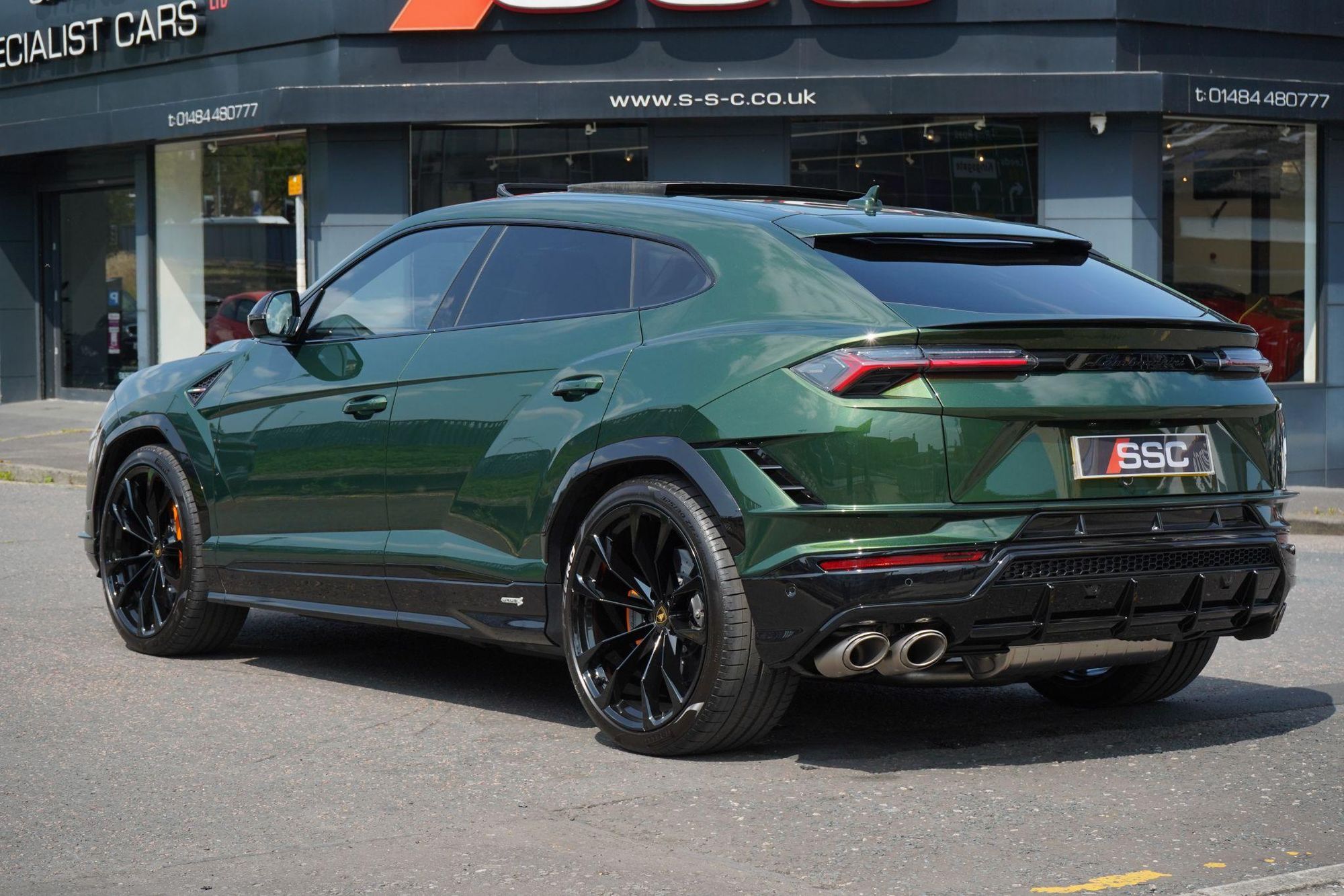 LAMBORGHINI URUS ESTATE 4.0T FSI V8 S 5dr Auto for sale UK - Slide 9