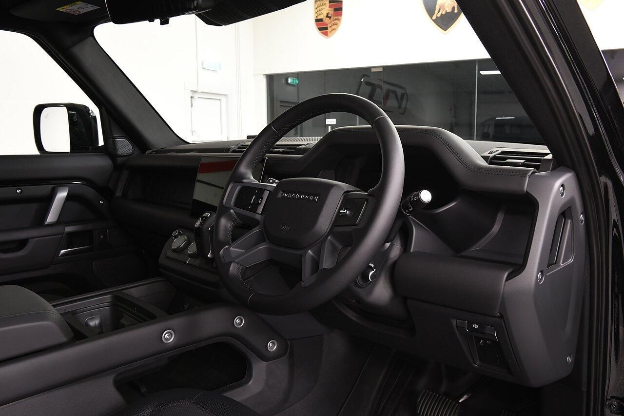 LAND ROVER DEFENDER 110 DIESEL 3.0 D300 Hard Top X-Dynamic HSE Auto for sale UK - Slide 4