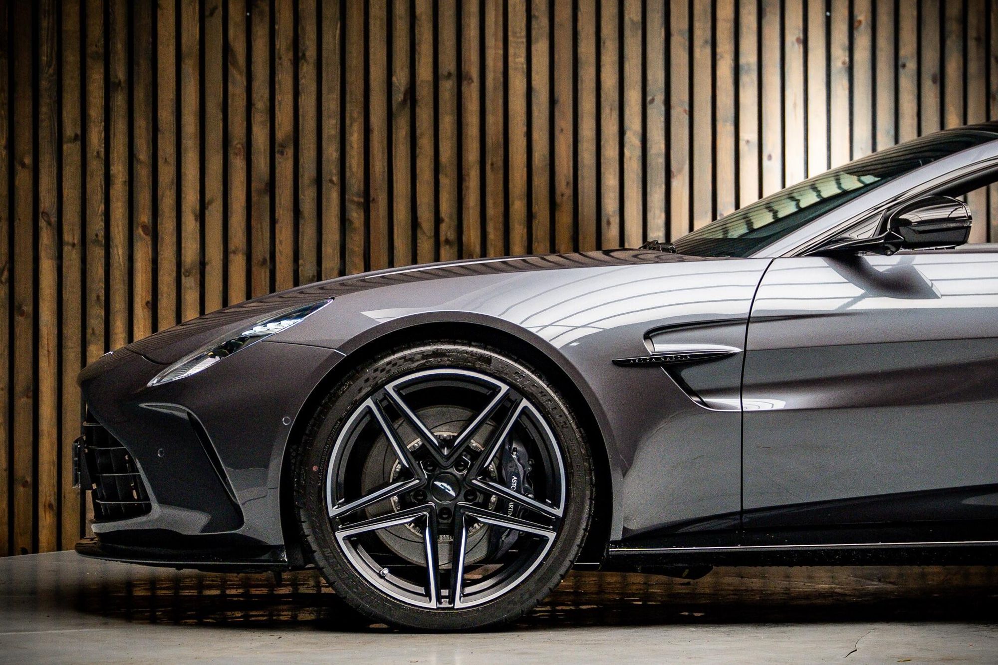 ASTON MARTIN VANTAGE COUPE V8 2dr Auto for sale UK - Slide 9