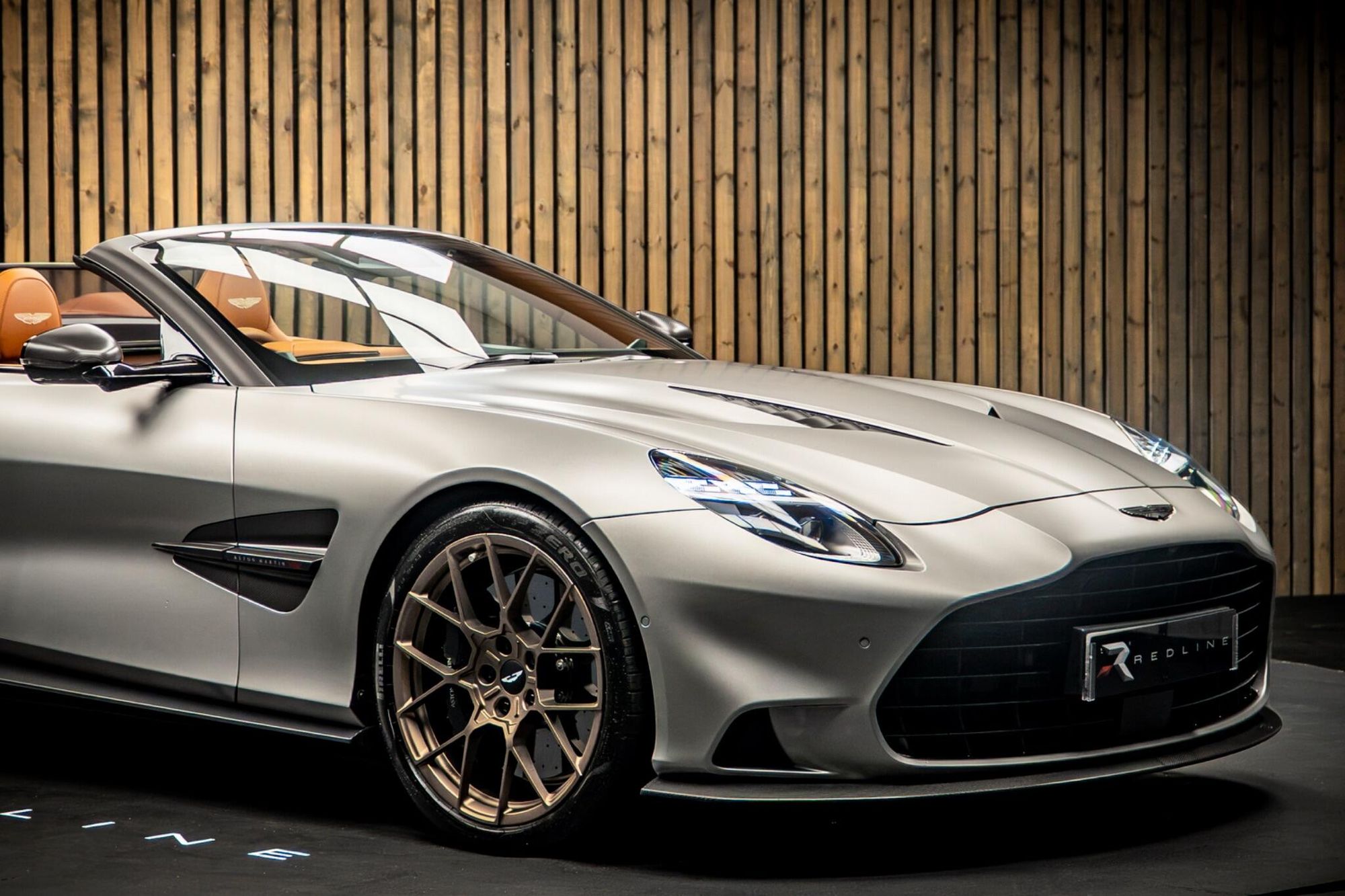 ASTON MARTIN VANQUISH CONVERTIBLE V12 Volante 2dr Auto for sale UK - Slide 10