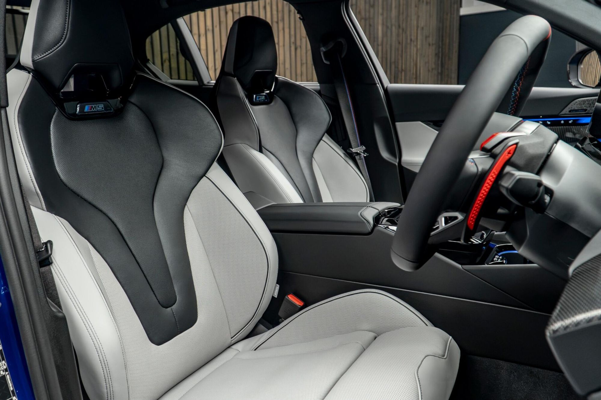 BMW M5  4.4 22.1kWh Steptronic xDrive Euro 6 (s/s) 4dr for sale UK - Slide 2
