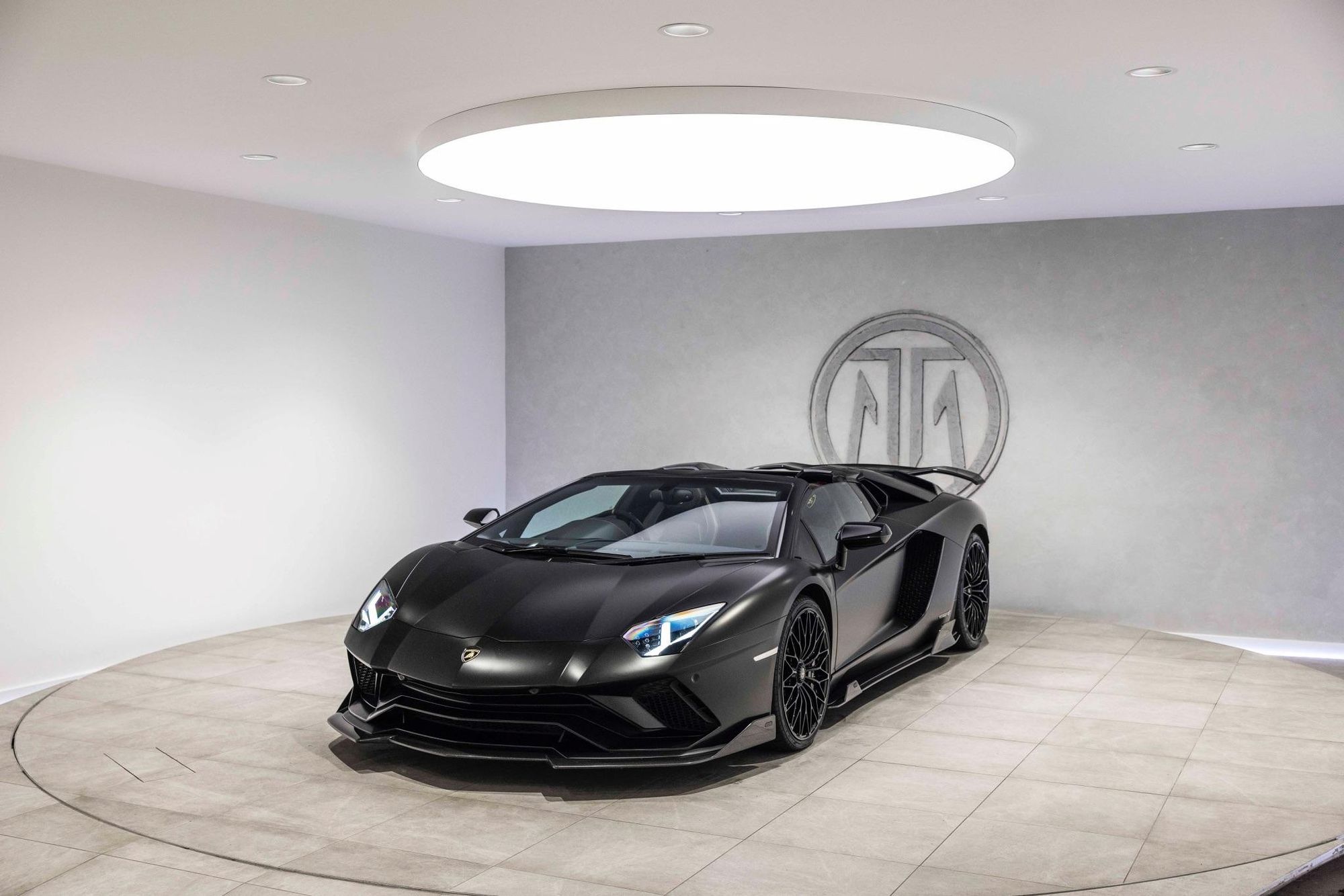 LAMBORGHINI AVENTADOR ROADSTER LP 740-4 S 2dr ISR for sale UK - Slide 9