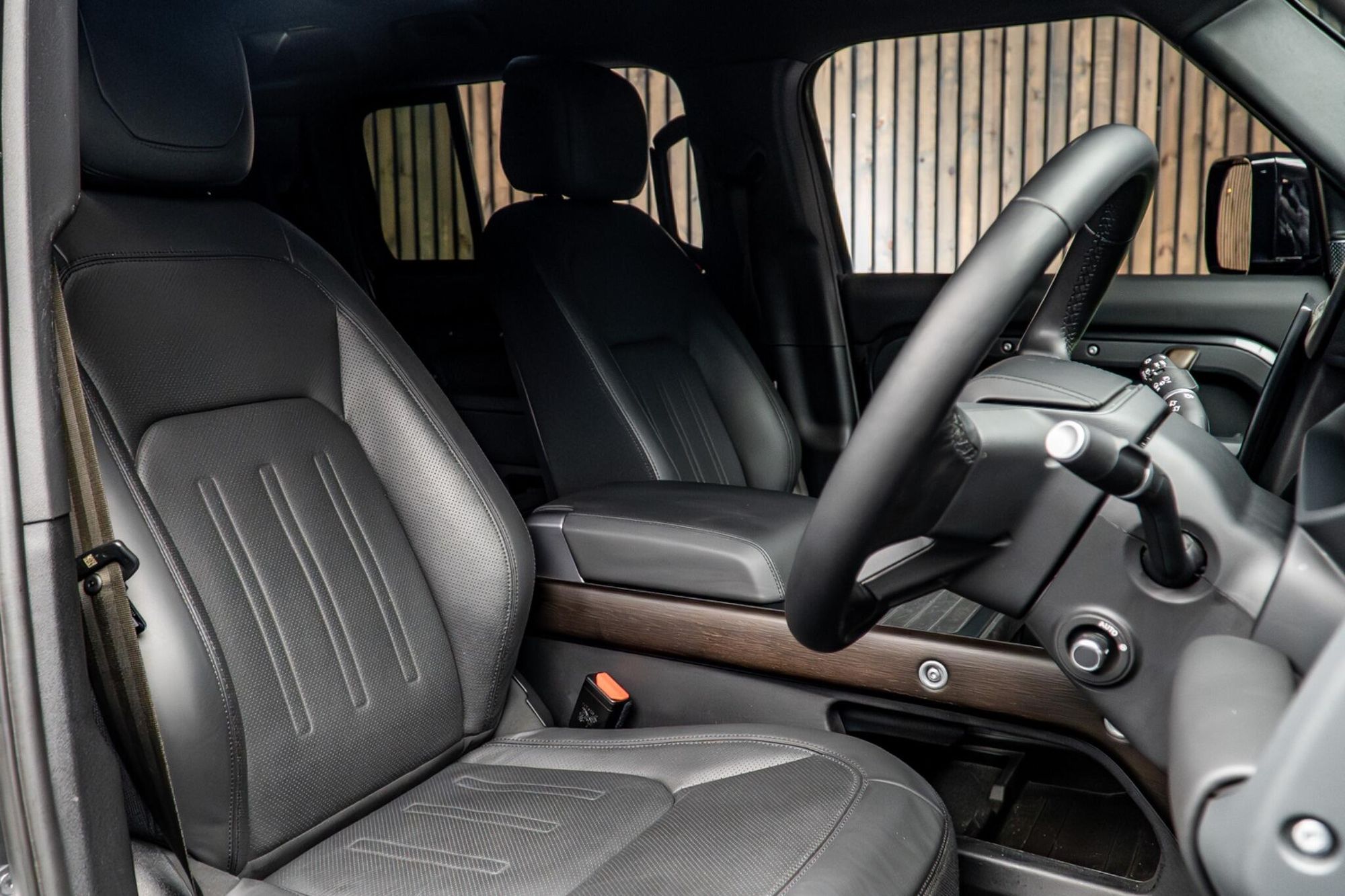 LAND ROVER DEFENDER ESTATE 2.0 P400e X 110 5dr Auto for sale UK - Slide 2