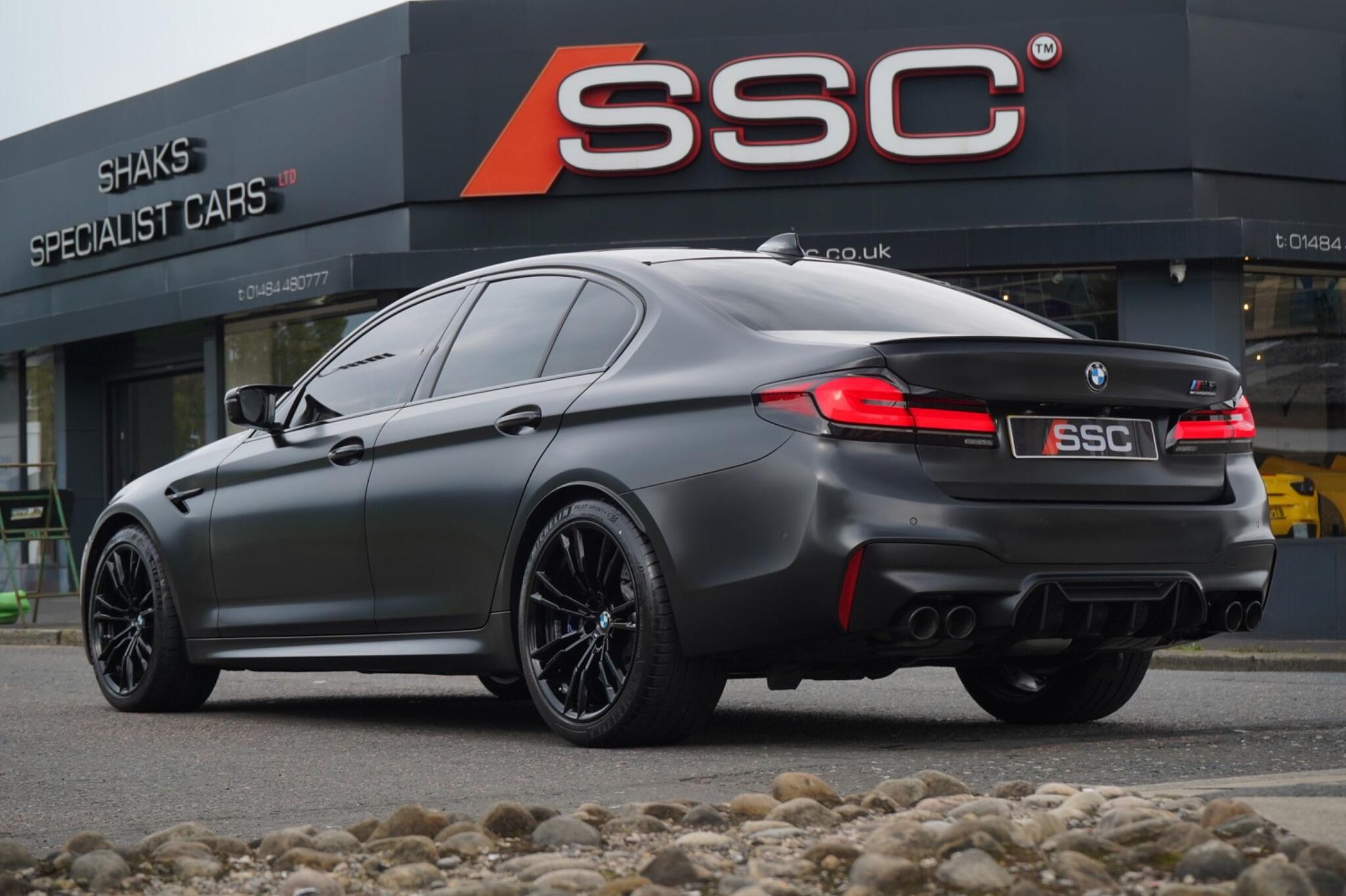 BMW M5 SALOON M5 4dr DCT for sale UK - Slide 2