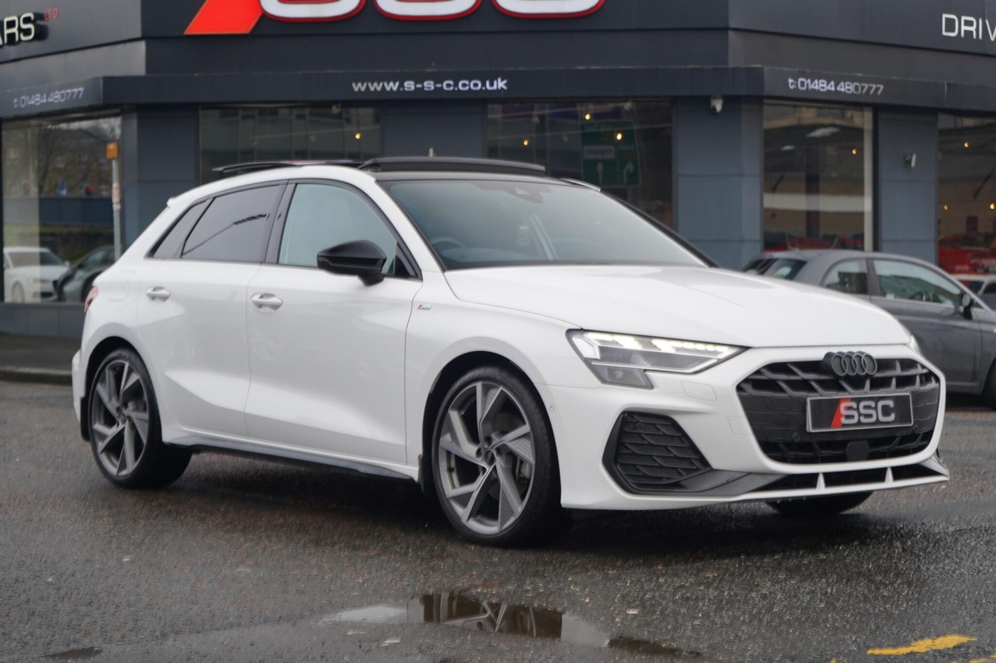 AUDI A3 SPORTBACK 35 TFSI Black Edition 5dr S Tronic for sale UK - Slide 4