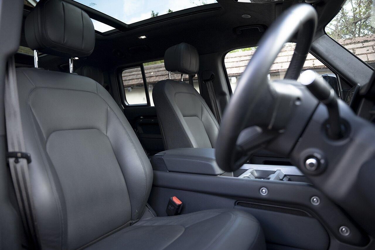 LAND ROVER DEFENDER DIESEL ESTATE 3.0 D350 X-Dynamic HSE 130 5dr Auto for sale UK - Slide 8