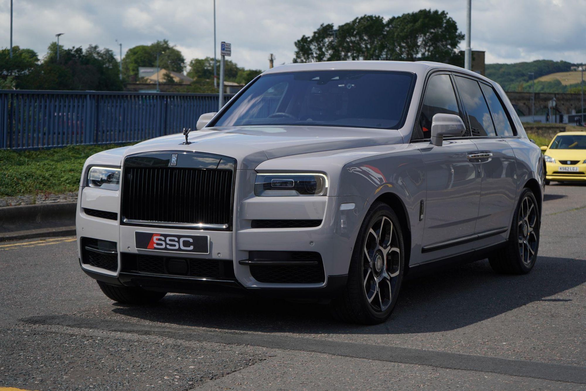 ROLLS-ROYCE CULLINAN ESTATE Black Badge 5dr Auto for sale UK - Slide 7