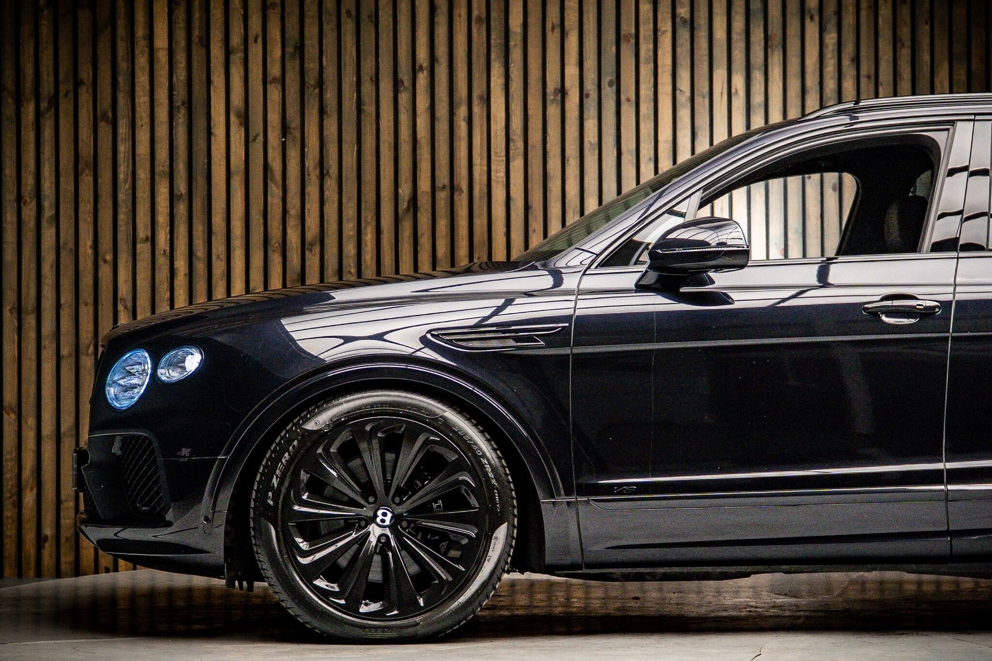 BENTLEY BENTAYGA ESTATE 4.0 V8 5dr Auto for sale UK - Slide 9