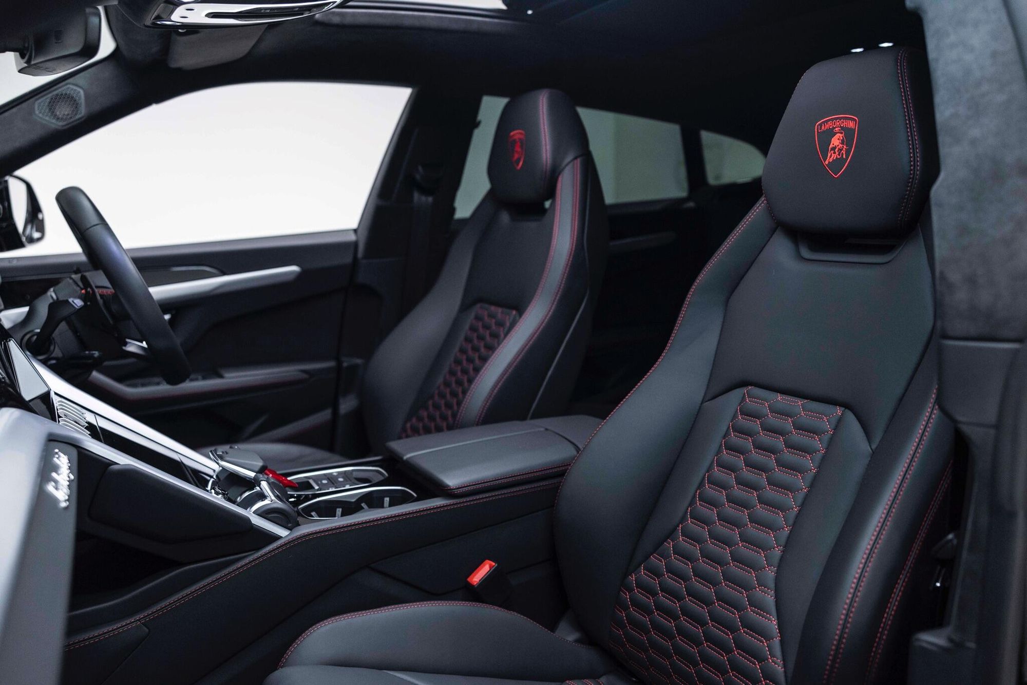 LAMBORGHINI URUS ESTATE 4.0T FSI V8 S 5dr Auto for sale UK - Slide 3