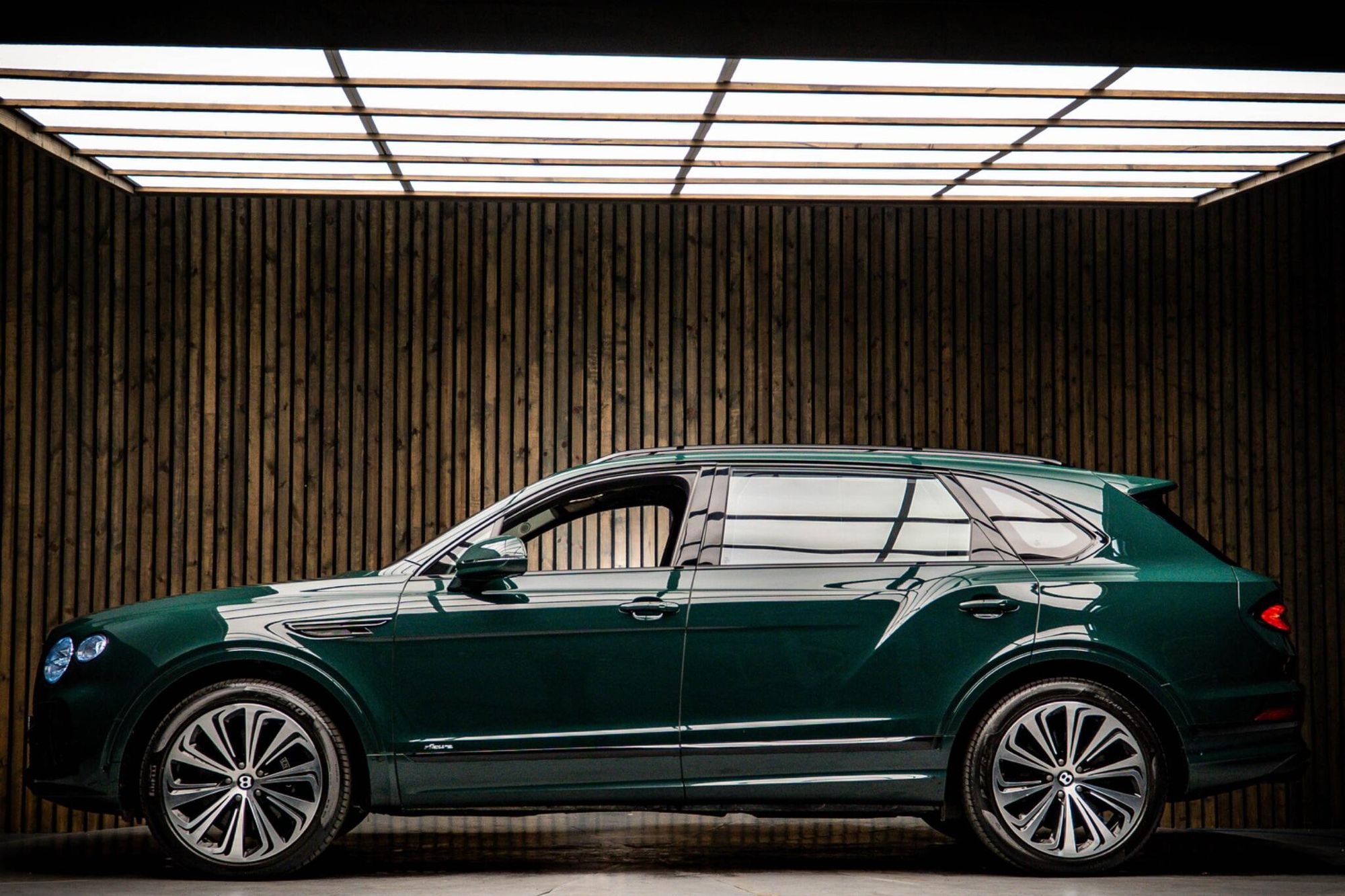 BENTLEY BENTAYGA ESTATE 4.0 V8 Azure 5dr Auto EWB for sale UK - Slide 7