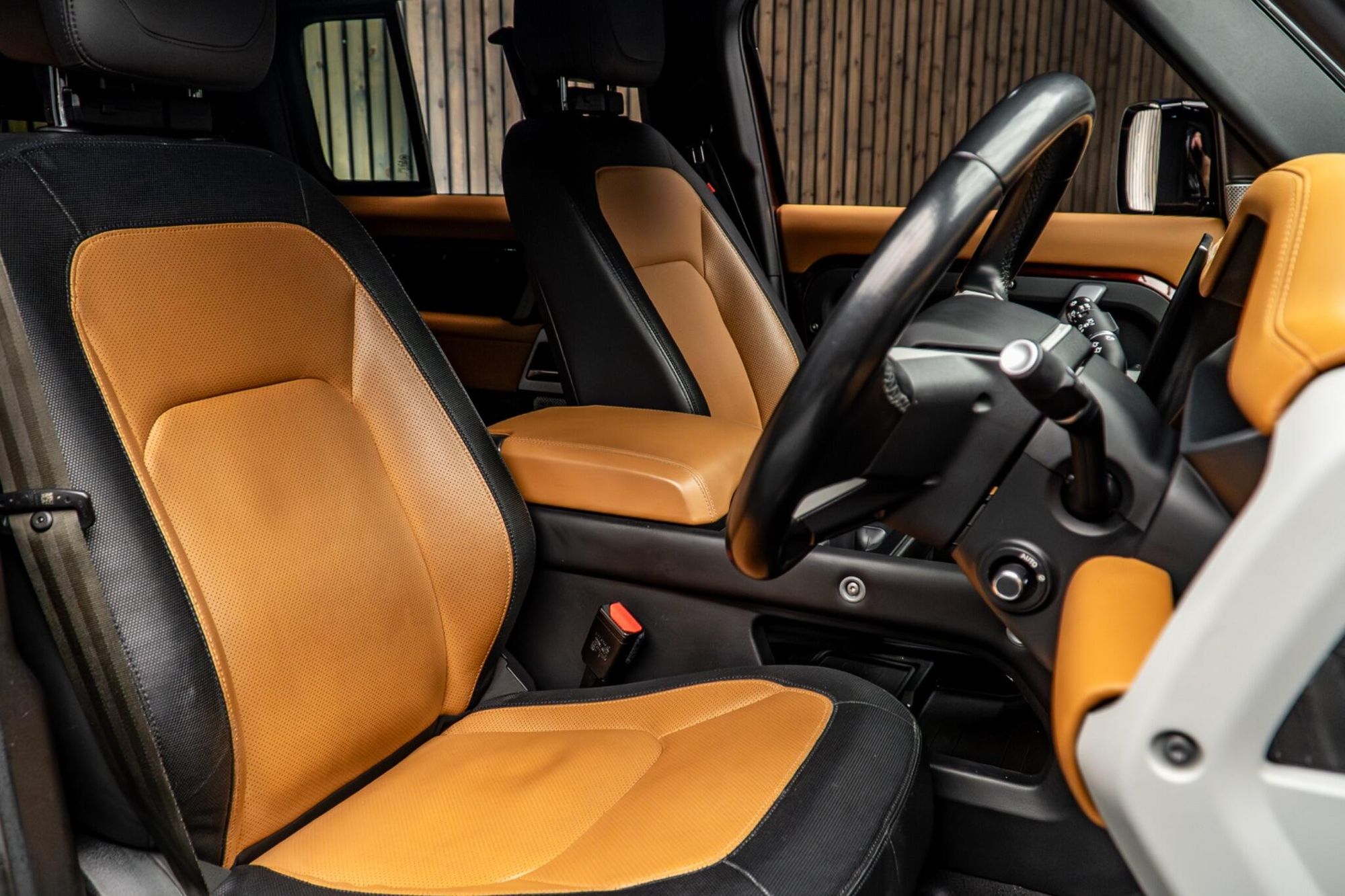 LAND ROVER DEFENDER ESTATE 3.0 P300 X-Dynamic HSE 130 5dr Auto for sale UK - Slide 2