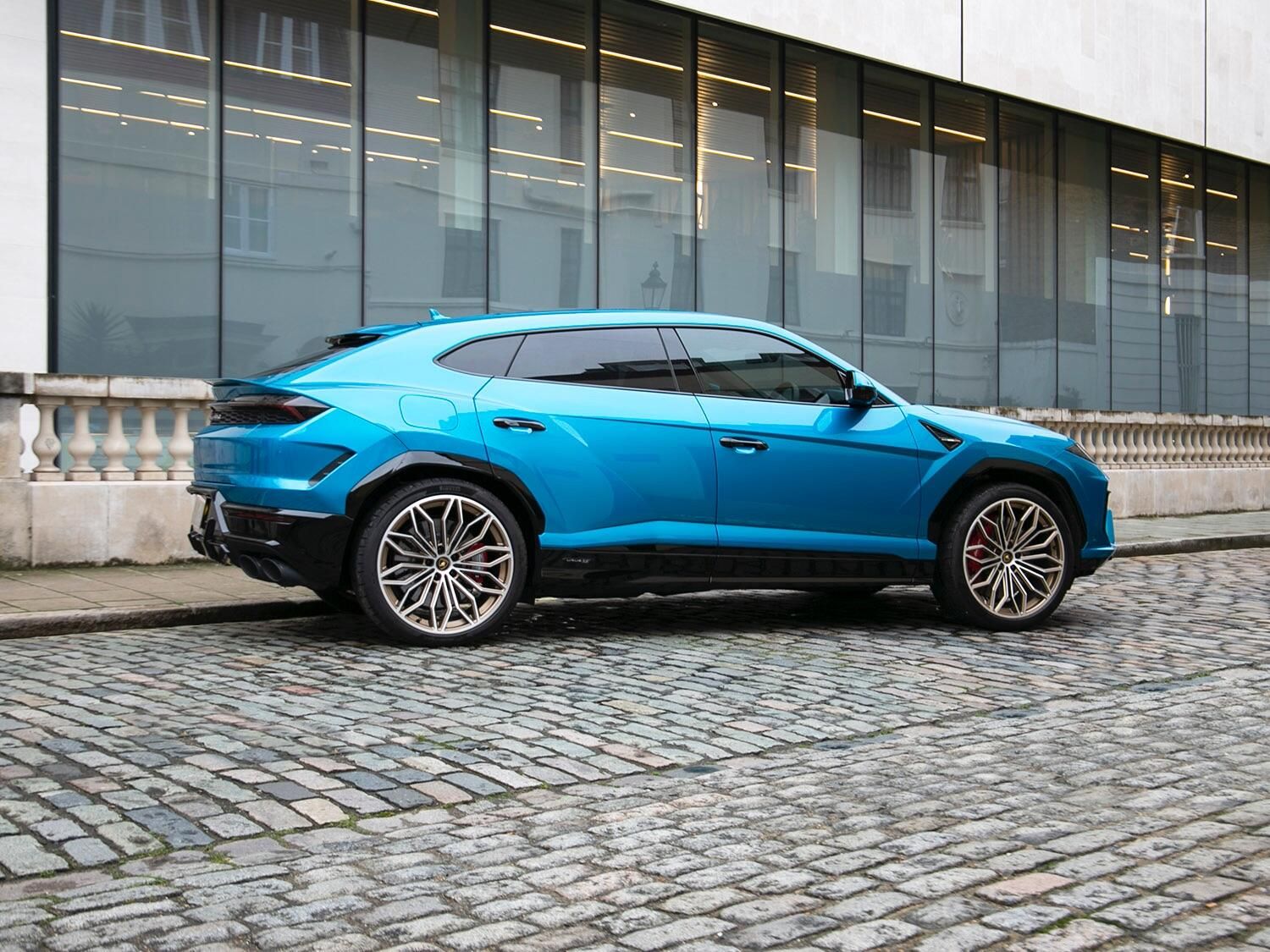 LAMBORGHINI URUS ESTATE 4.0T 25.9kWh Plug-in Hybrid FSI V8 5dr Auto for sale UK - Slide 6