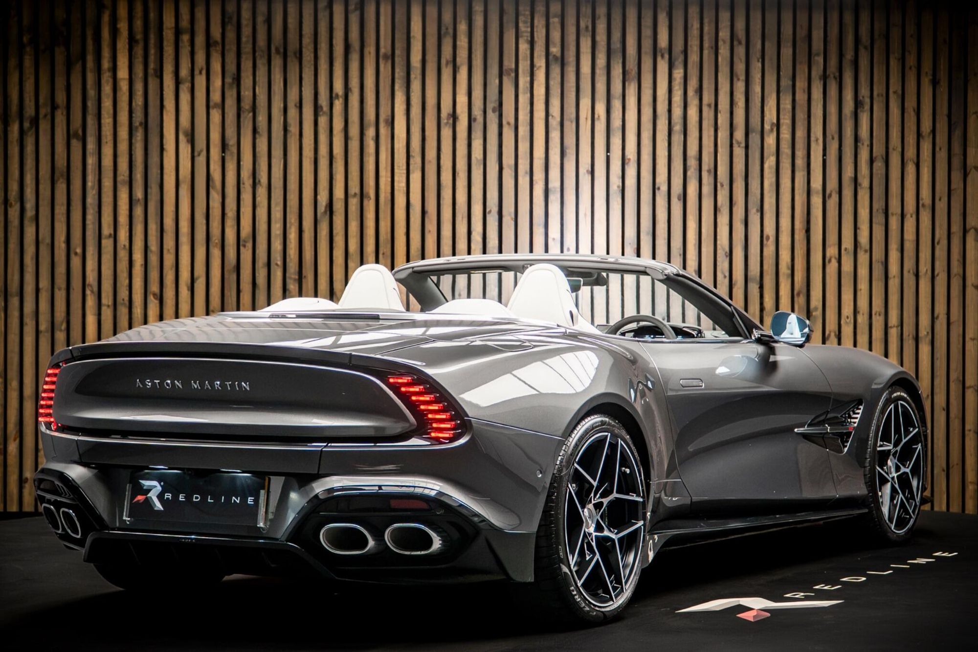 ASTON MARTIN VANQUISH CONVERTIBLE V12 Volante 2dr Auto for sale UK - Slide 4