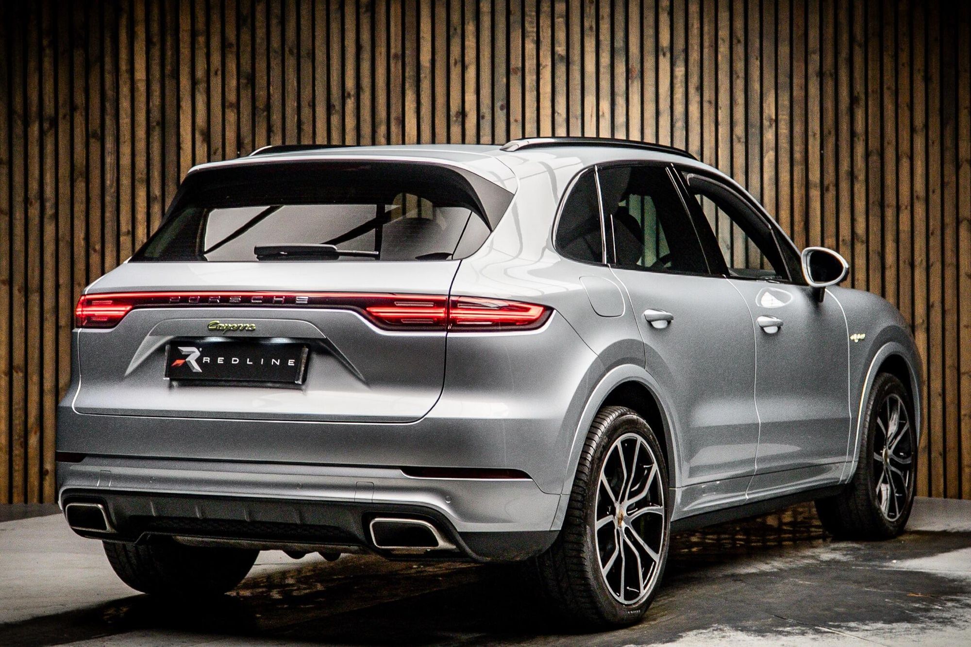 Porsche Cayenne 3.0 V6 Black Edition E-Hybrid Tiptronic S 25.9kWh 5 Door Auto for sale UK - Slide 4