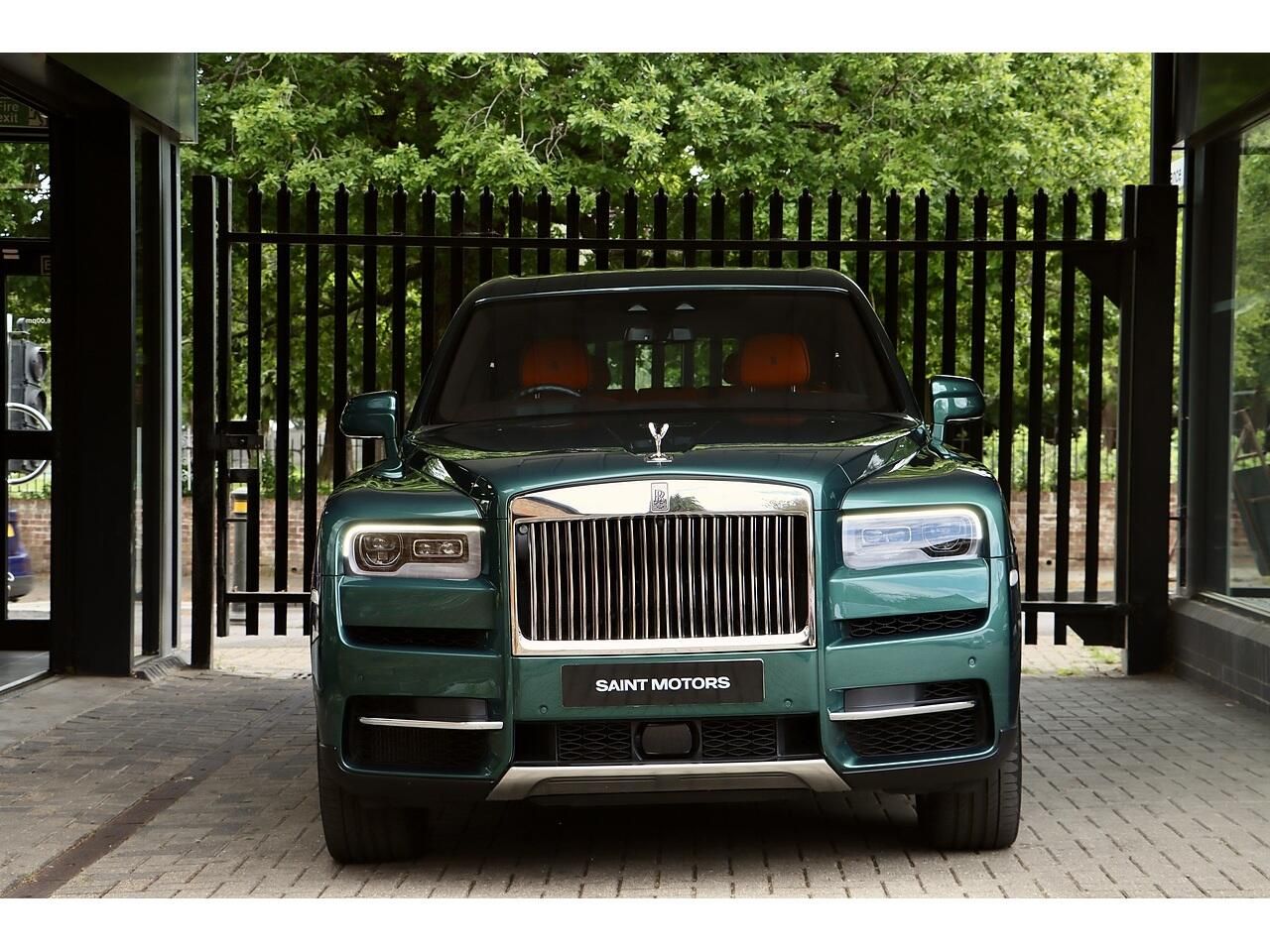 ROLLS-ROYCE CULLINAN ESTATE 5dr Auto for sale UK - Slide 3