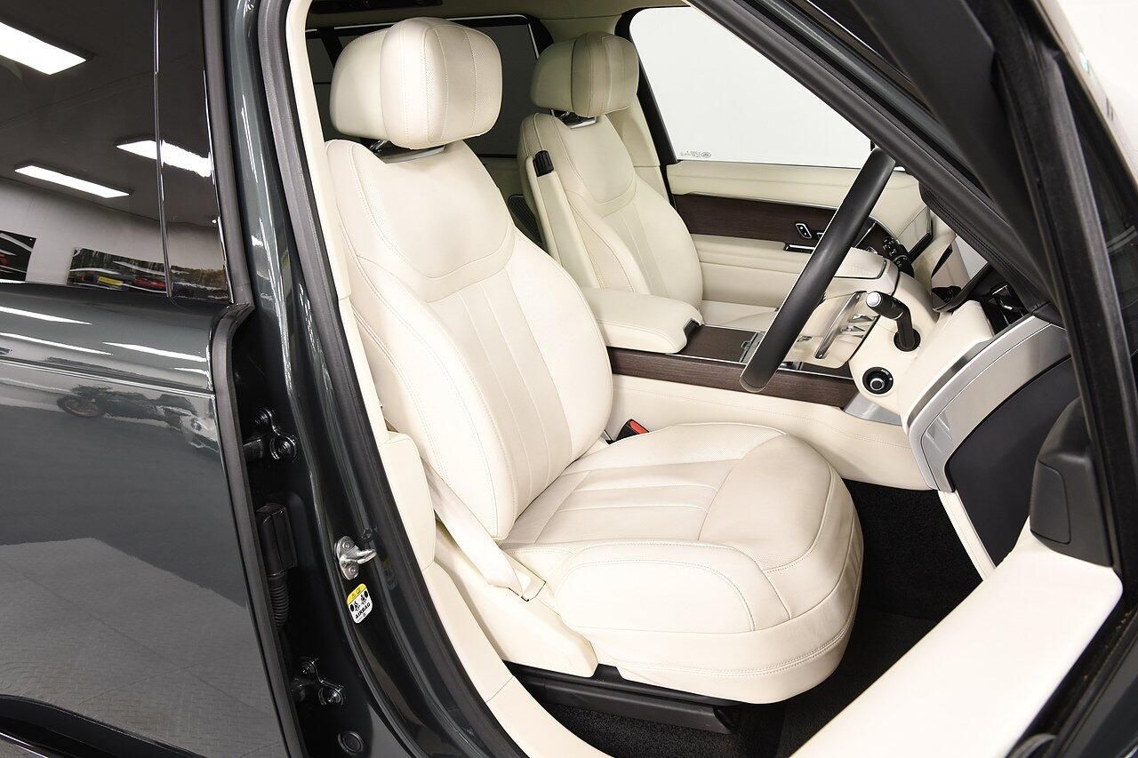 LAND ROVER RANGE ROVER ESTATE 3.0 P400 Autobiography LWB 4dr Auto [7 Seat] for sale UK - Slide 7