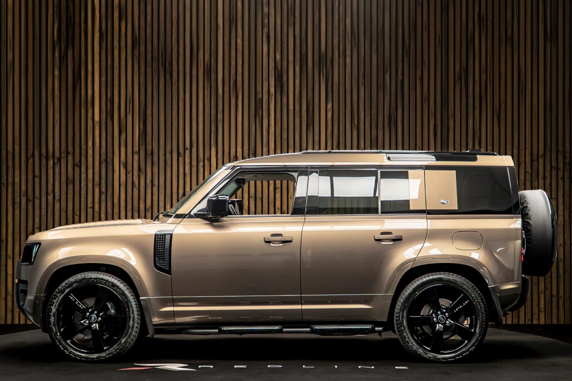 LAND ROVER DEFENDER ESTATE SPECIAL EDITIONS 2.0 P400e XS Edition 110 5dr Auto for sale UK - Slide 7