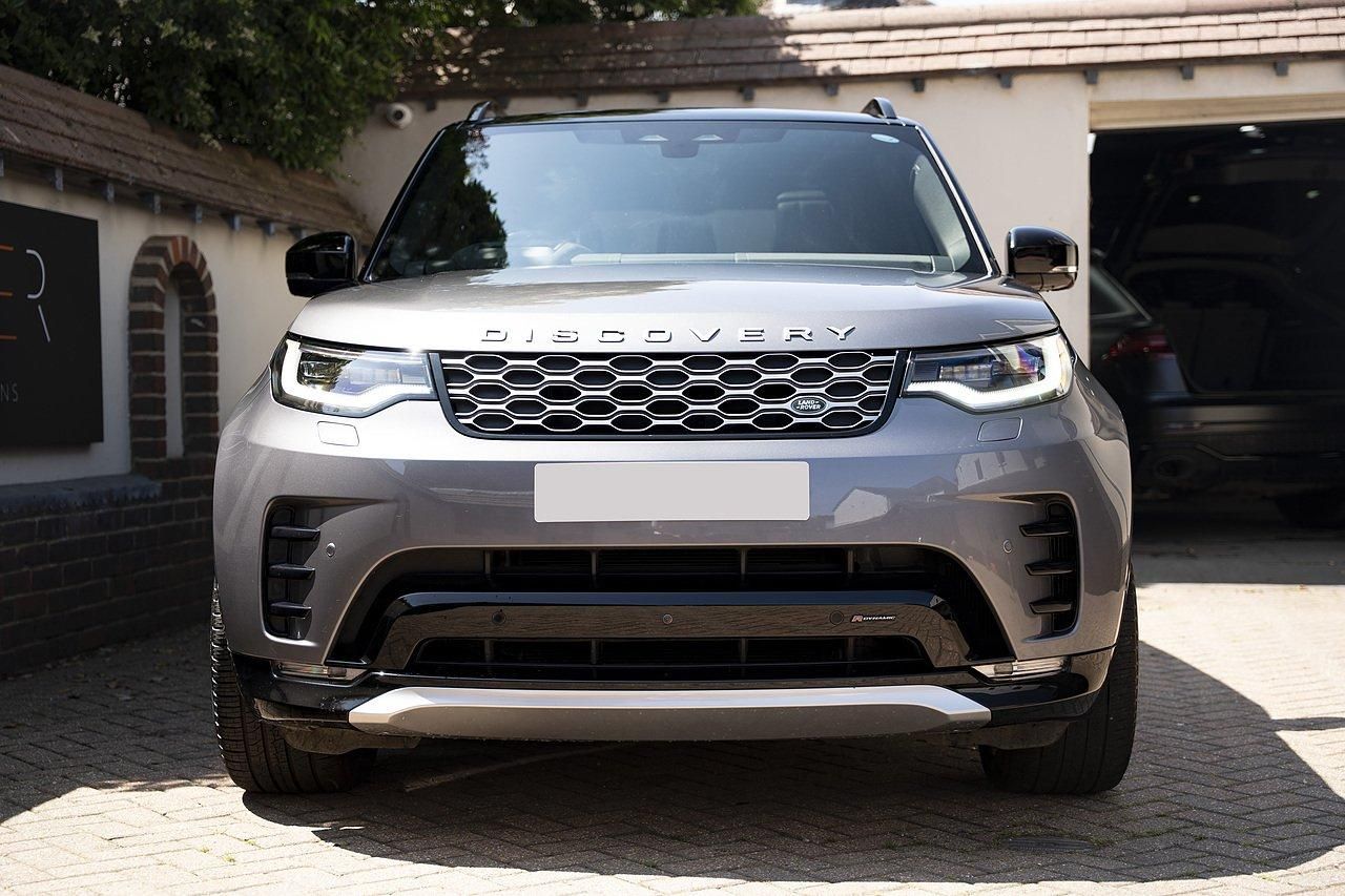 LAND ROVER DISCOVERY DIESEL SW 3.0 D300 Metropolitan Edition 5dr Auto for sale UK - Slide 2