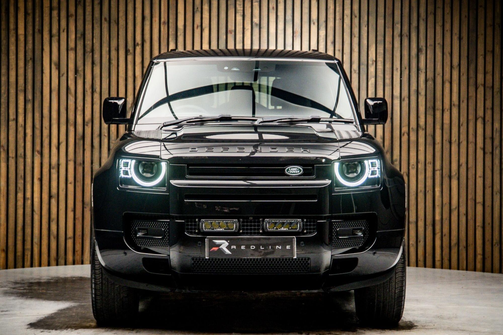 LAND ROVER DEFENDER DIESEL ESTATE 3.0 D250 X-Dynamic SE 90 3dr Auto for sale UK - Slide 5