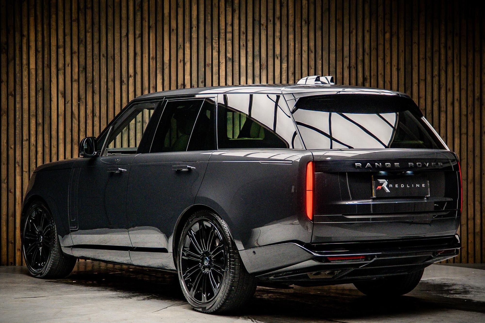 LAND ROVER RANGE ROVER DIESEL ESTATE 3.0 D350 Autobiography 4dr Auto for sale UK - Slide 3