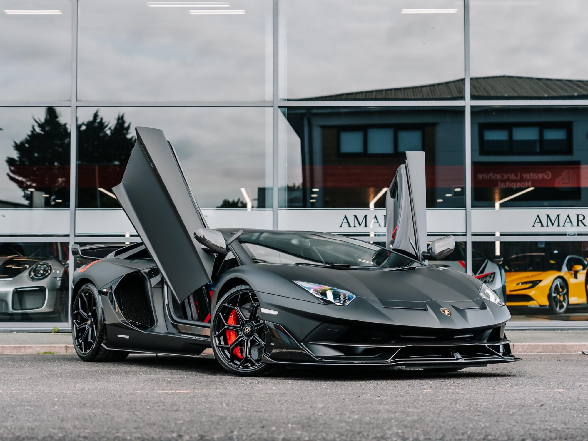 LAMBORGHINI AVENTADOR COUPE SPECIAL EDITION LP 770-4 SVJ 2dr ISR for sale UK - Slide 2