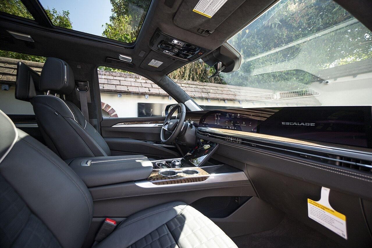 CADILLAC ESCALADE STATION WAGON 6.2 V8 Sport Platinum 5dr Auto for sale UK - Slide 8