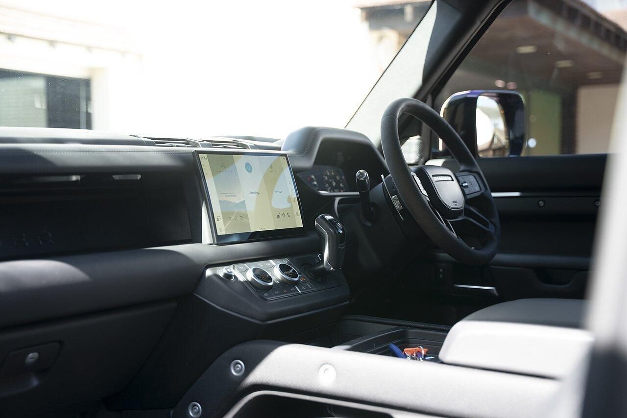 LAND ROVER DEFENDER ESTATE SPECIAL EDITIONS 5.0 P525 V8 Carpathian Edition 90 3dr Auto for sale UK - Slide 10